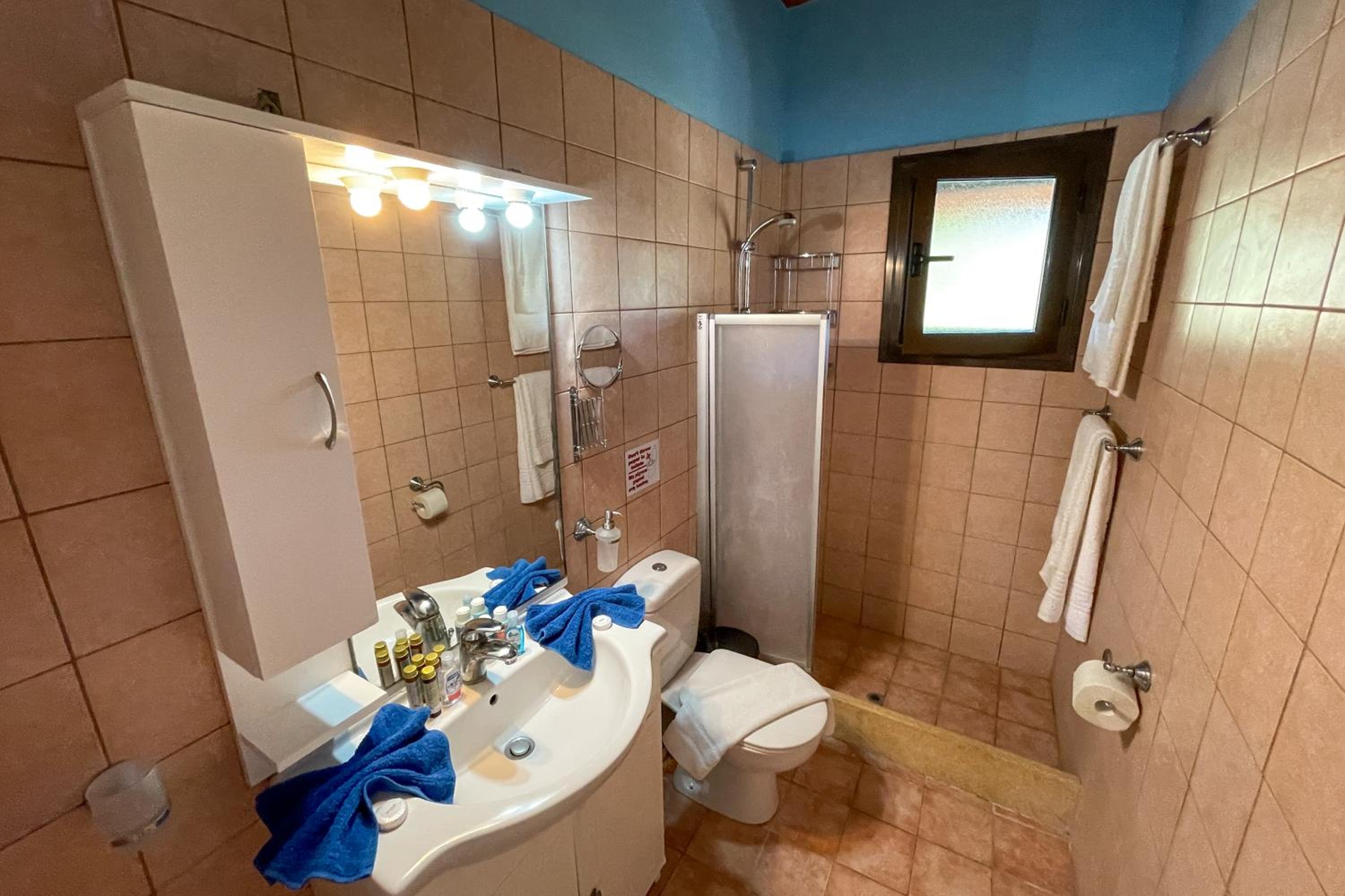 Two-Bedroom House - Photo 23
