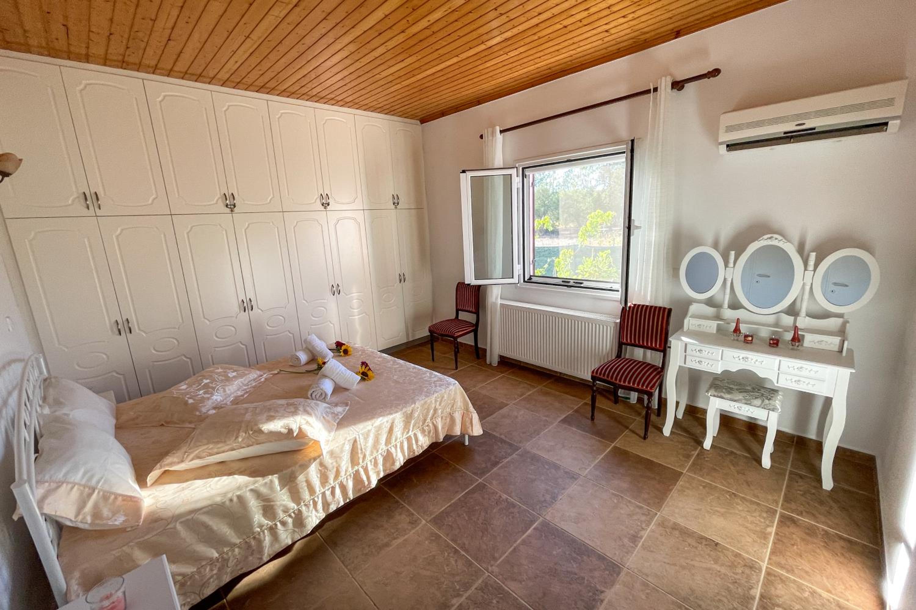 Two-Bedroom House - Photo 11