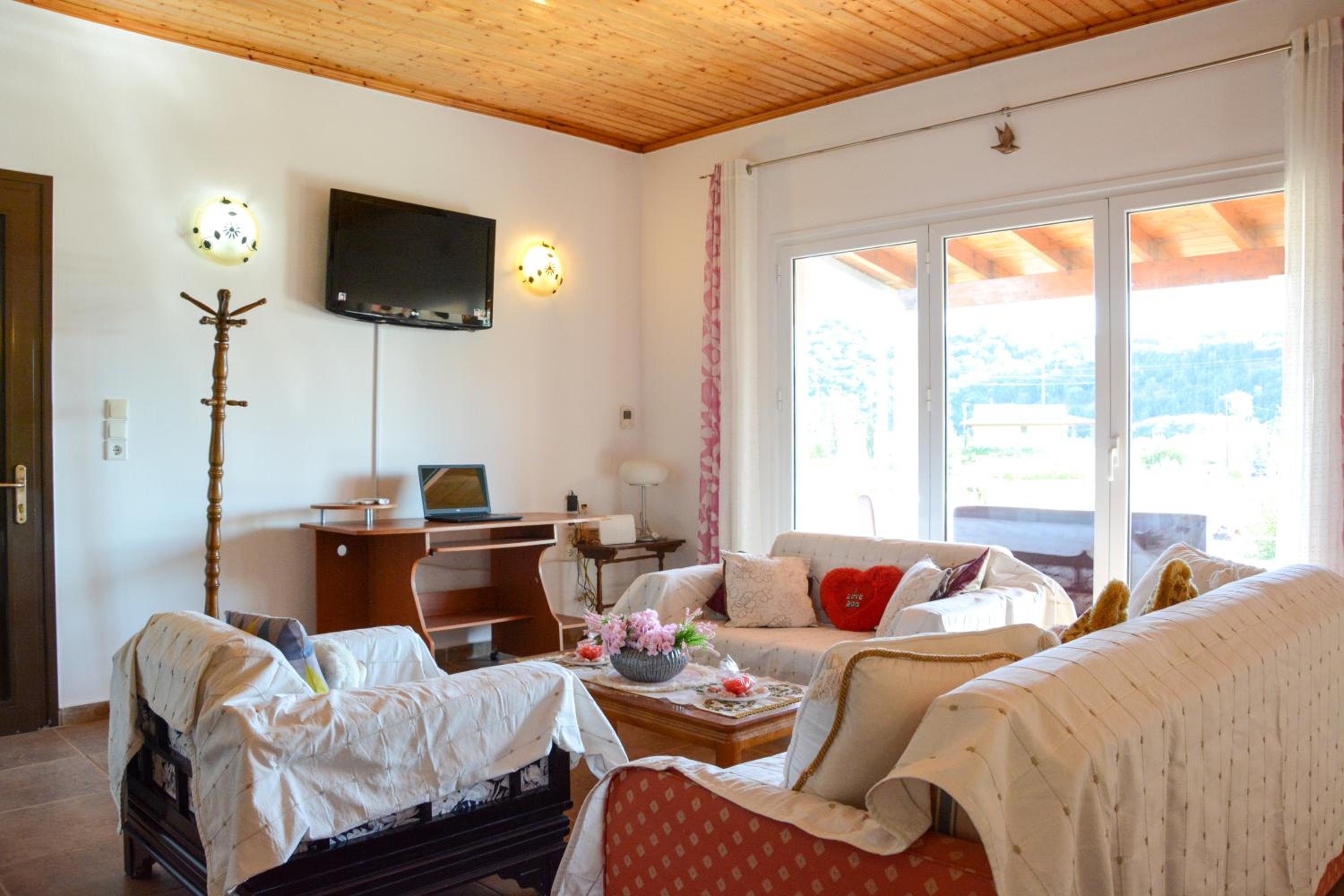 Two-Bedroom House - Photo 9