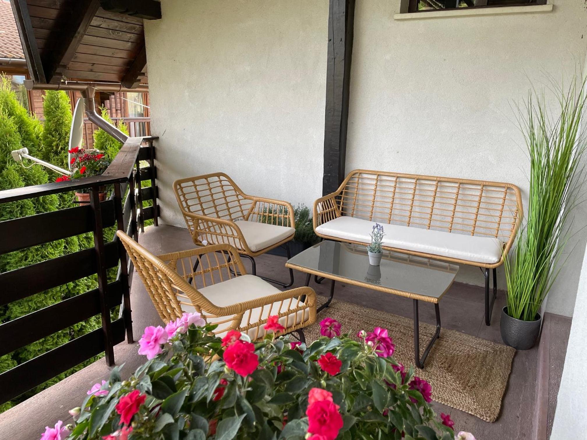 Queen Room with Balcony - Photo 9