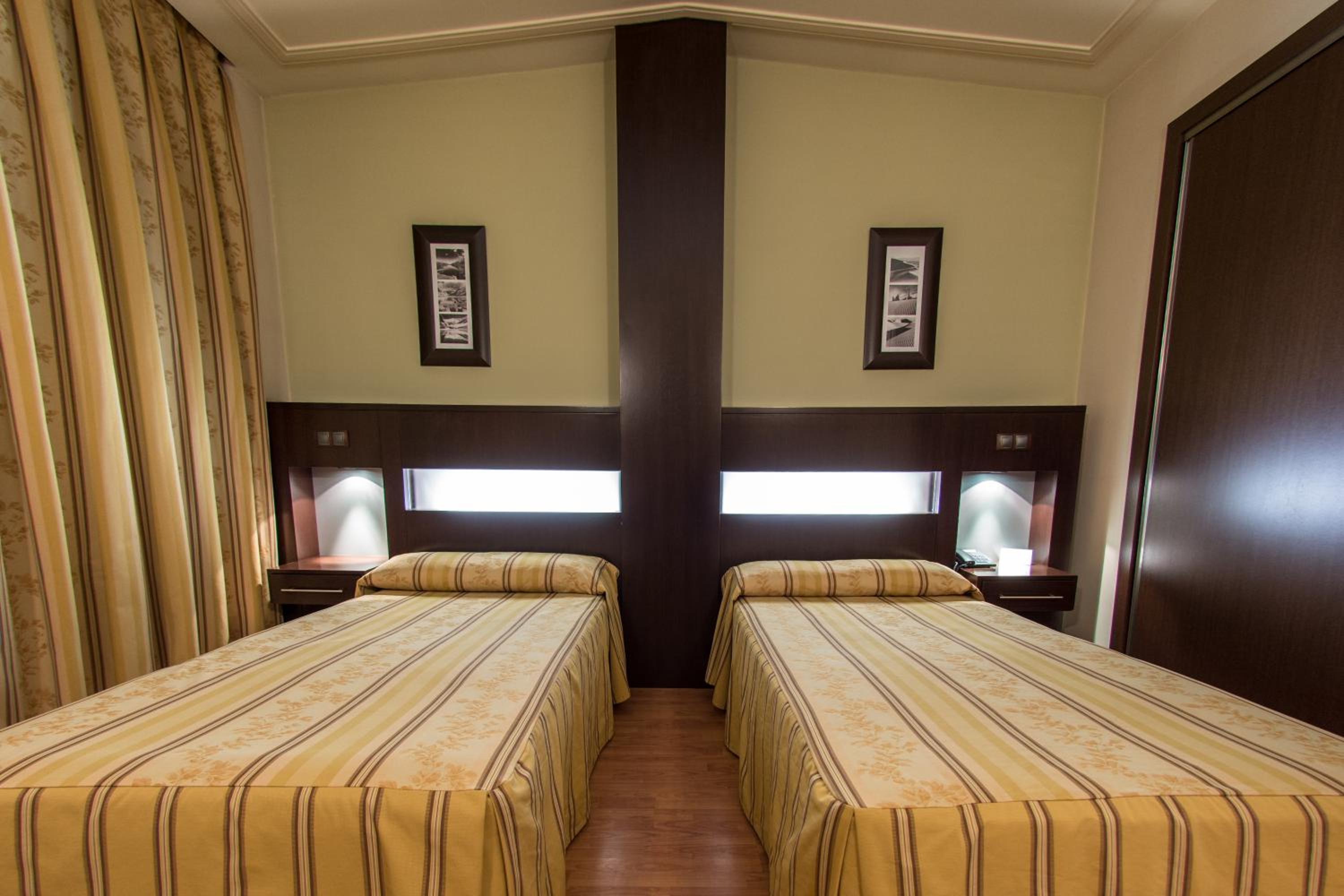 Twin Room (1 Adult) - Photo 4