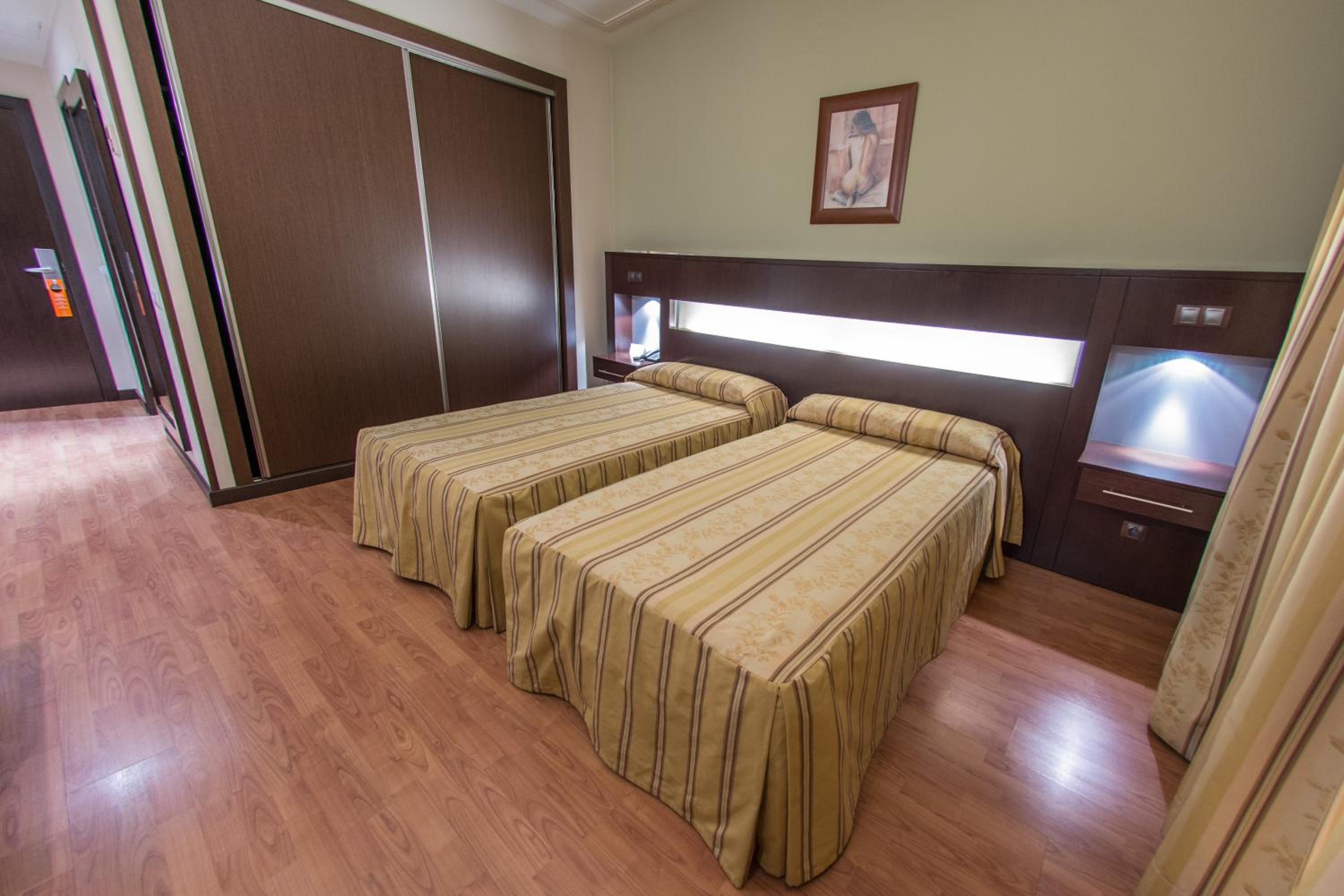 Twin Room (1 Adult) - Photo 3