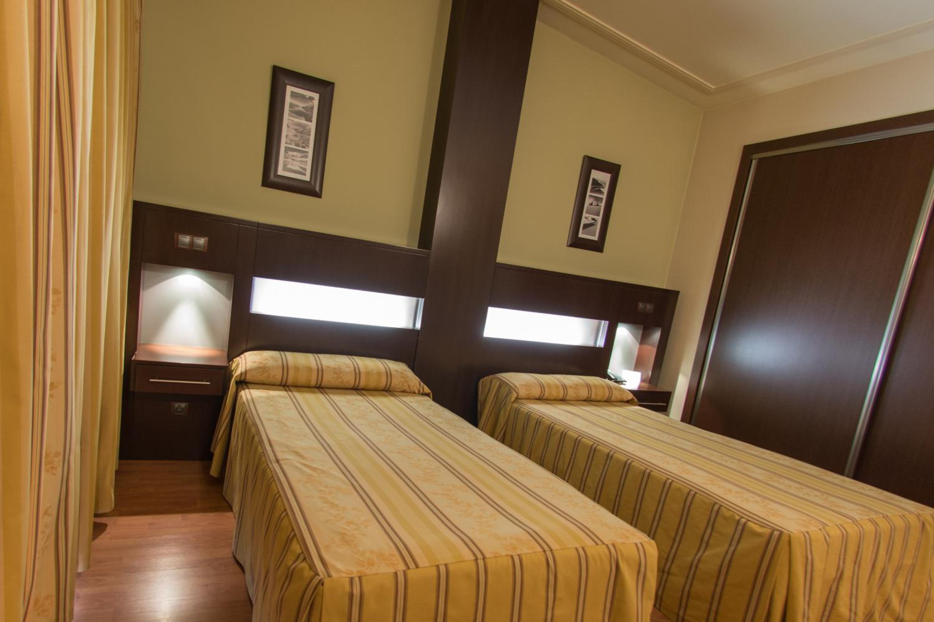 Twin Room (1 Adult) - Photo 2