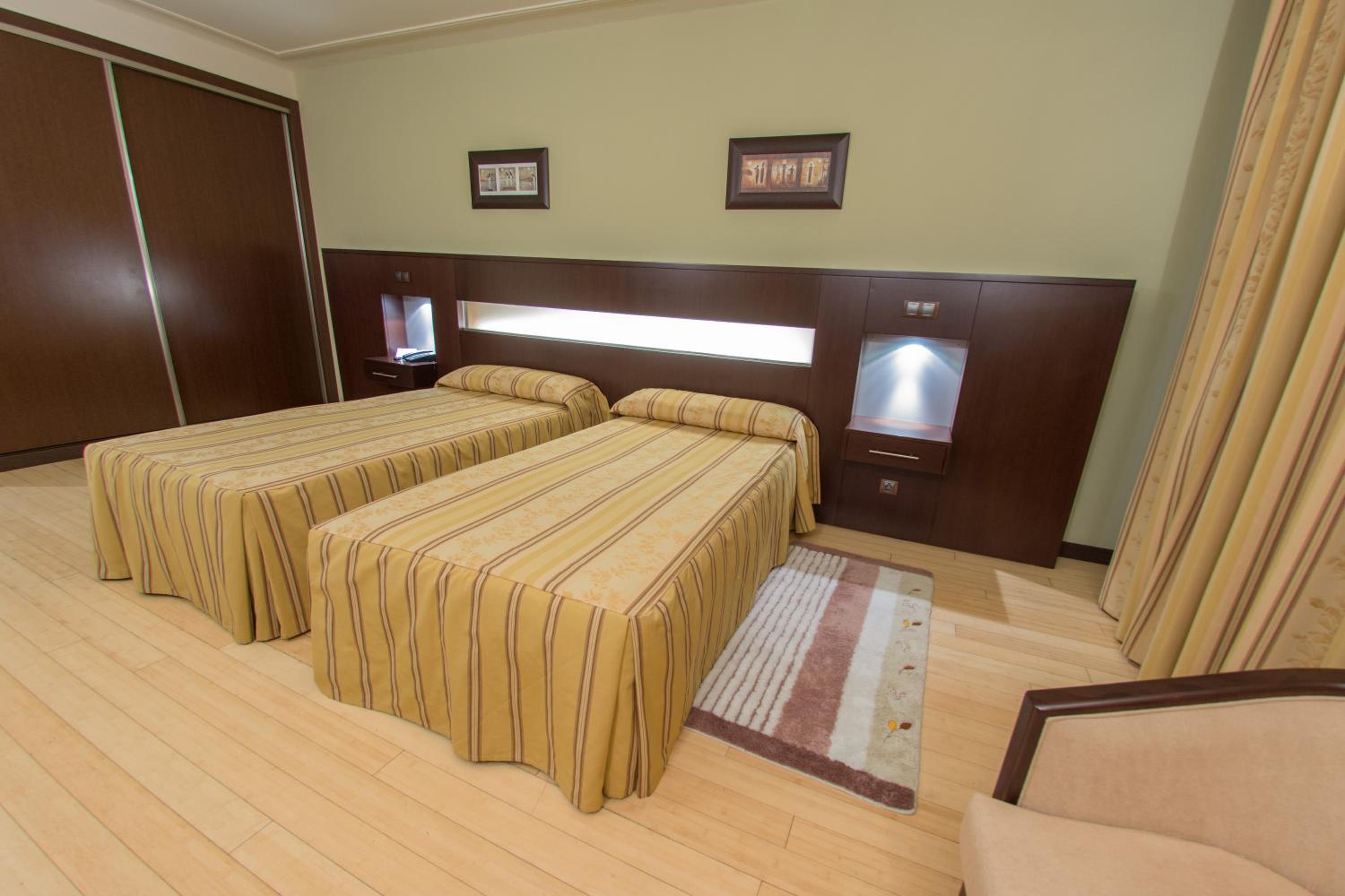 Twin Room (1 Adult) - Photo 8