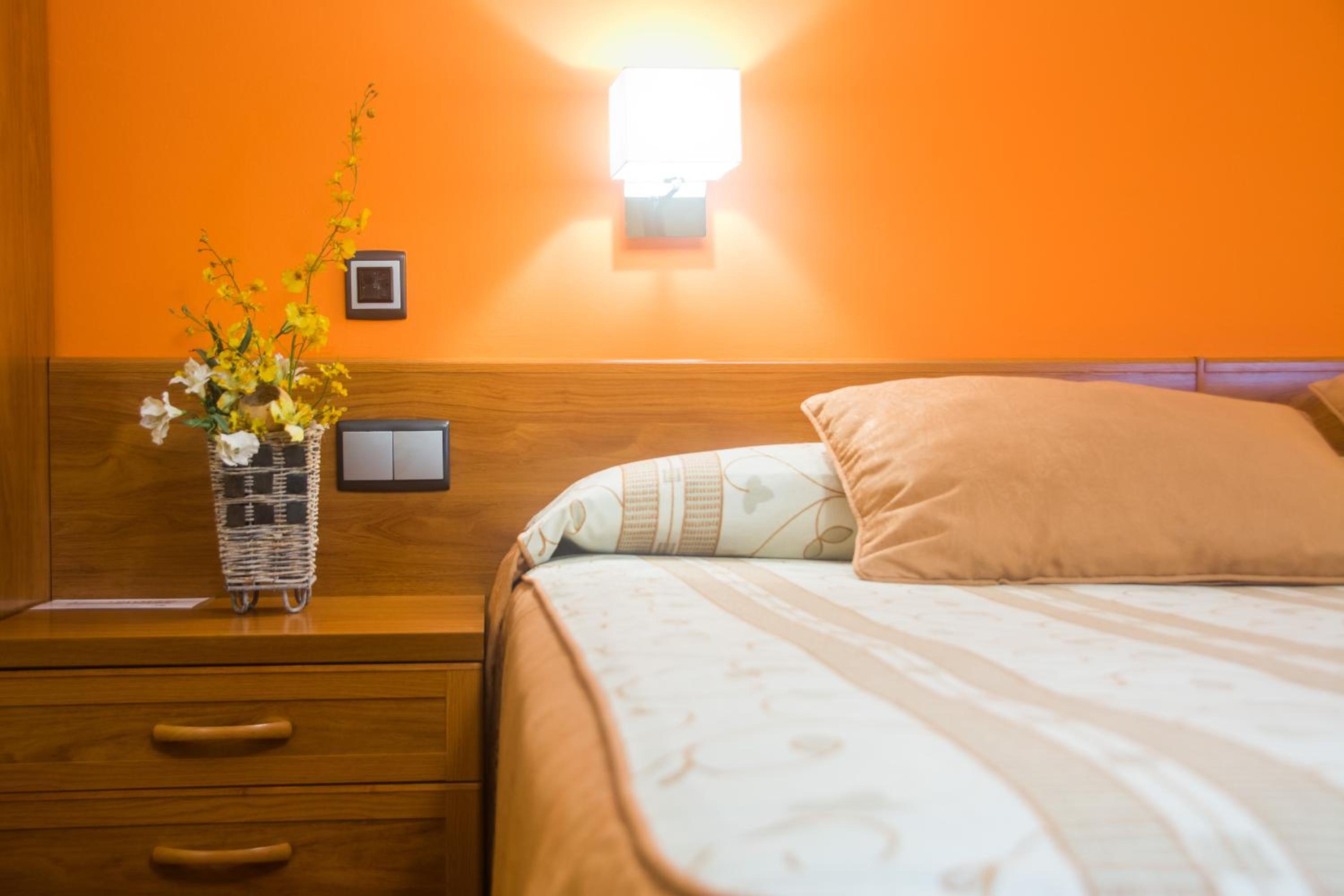 Deluxe King Room - Photo 5