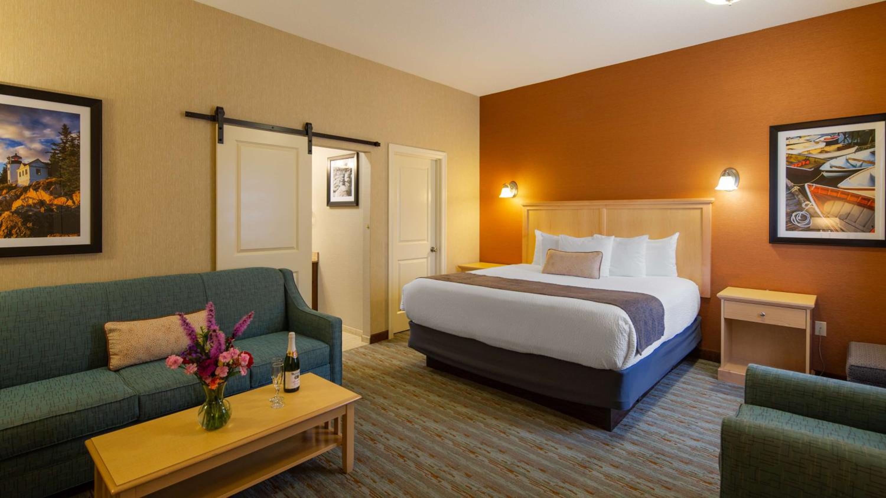 Deluxe King Room - Non Smoking photo 2