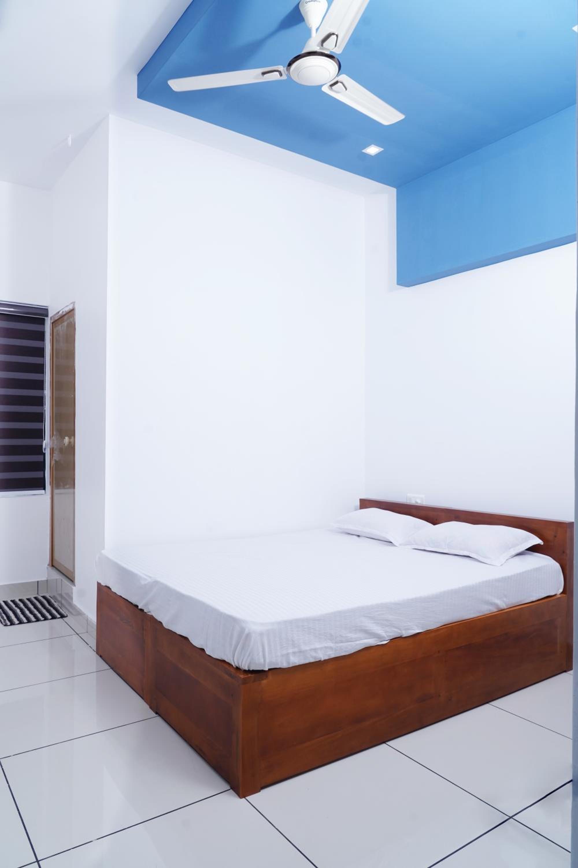 Standard King Room photo 1