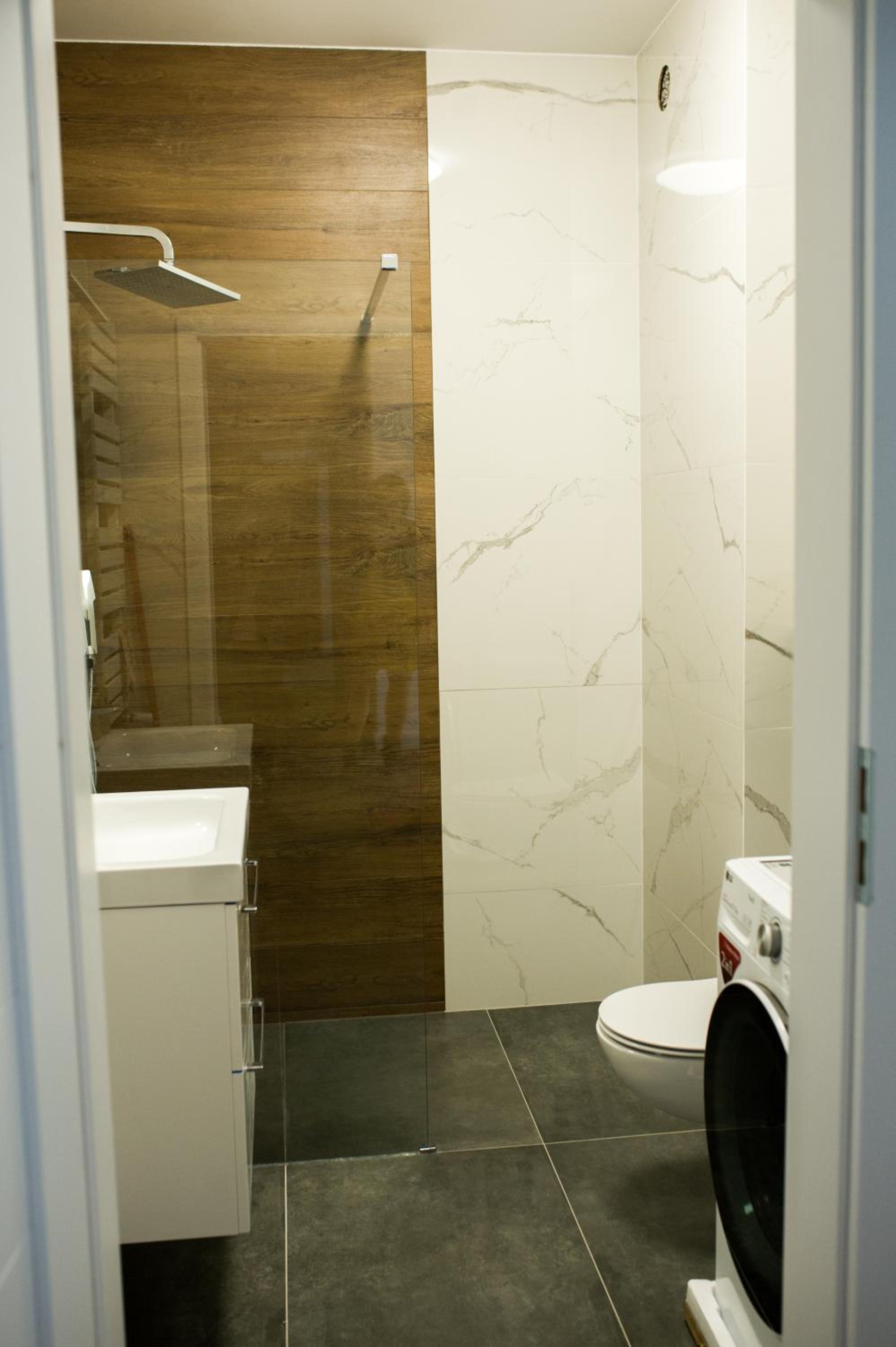 One-Bedroom Apartment - Photo 3