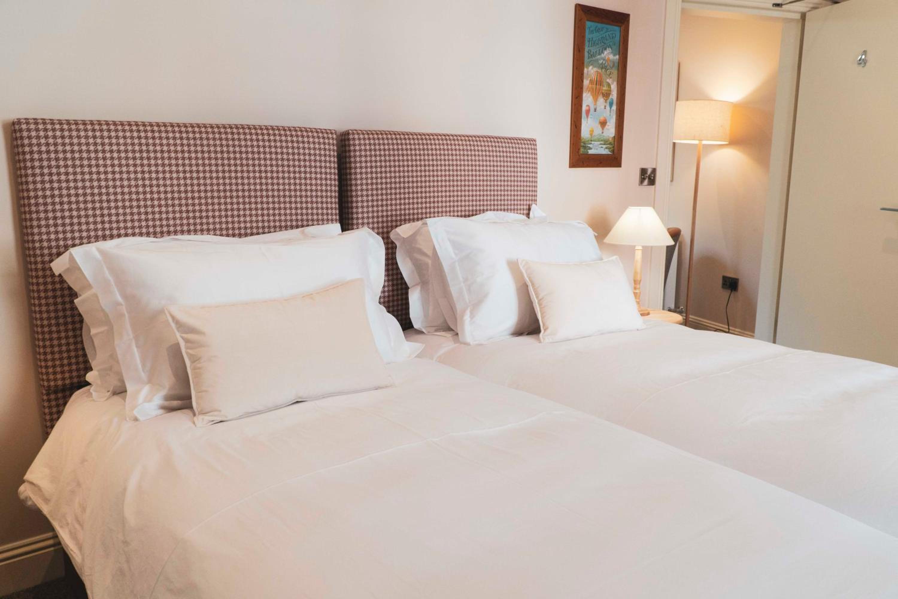 Double or Twin Room - Photo 11