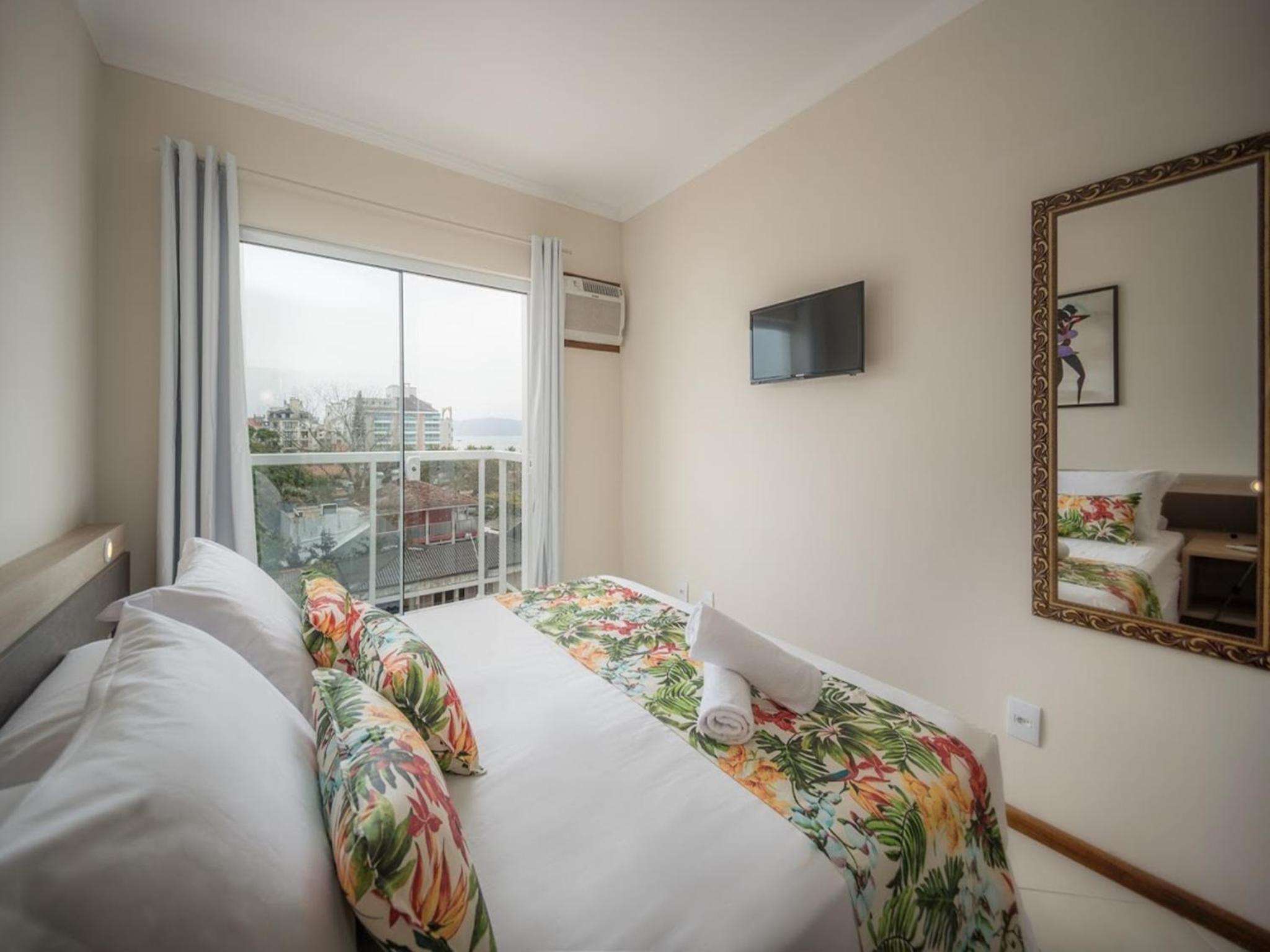  Two-Bedroom Apartment Side Sea View