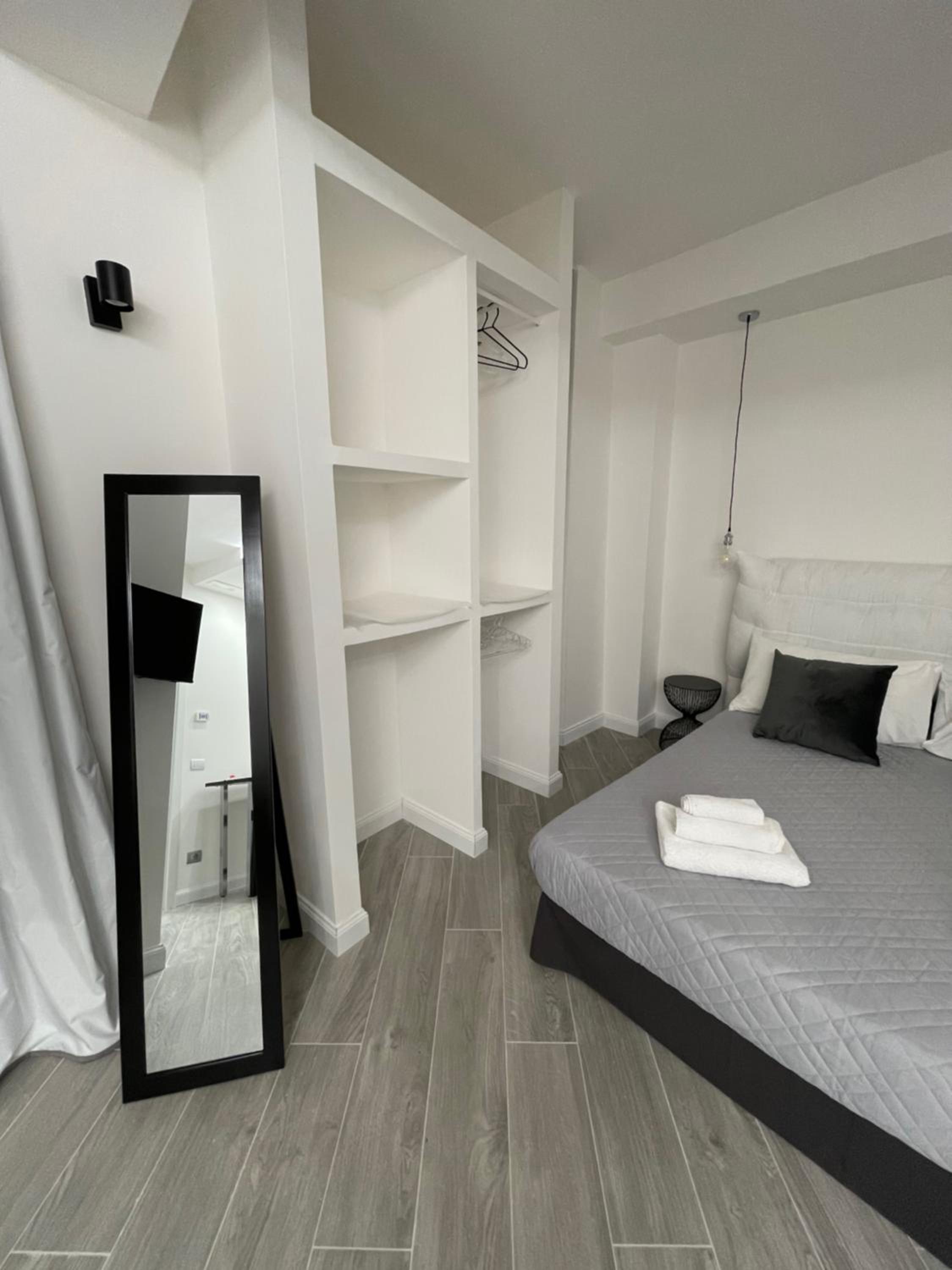 Standard Double Room - Photo 40