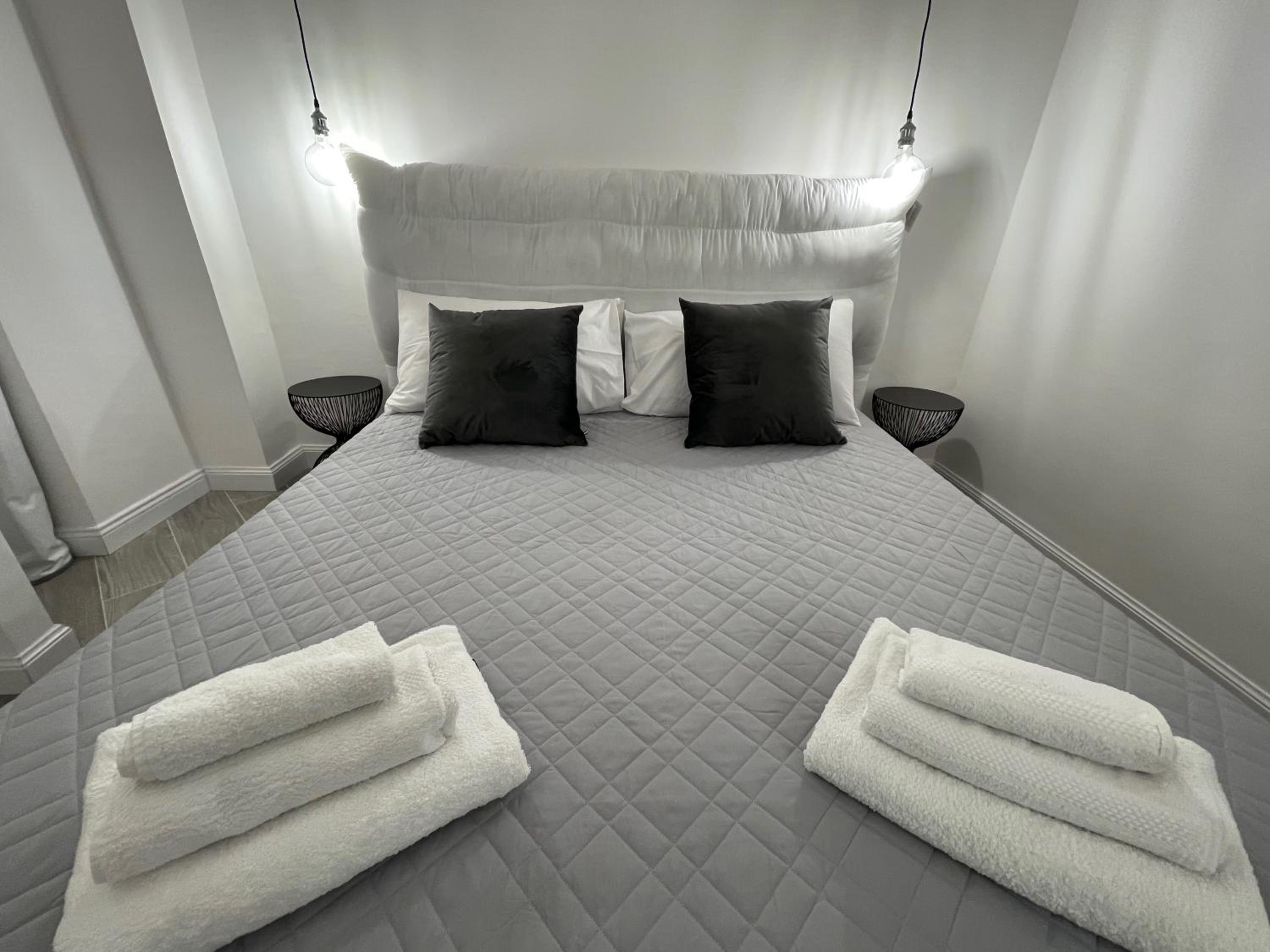 Standard Double Room - Photo 42