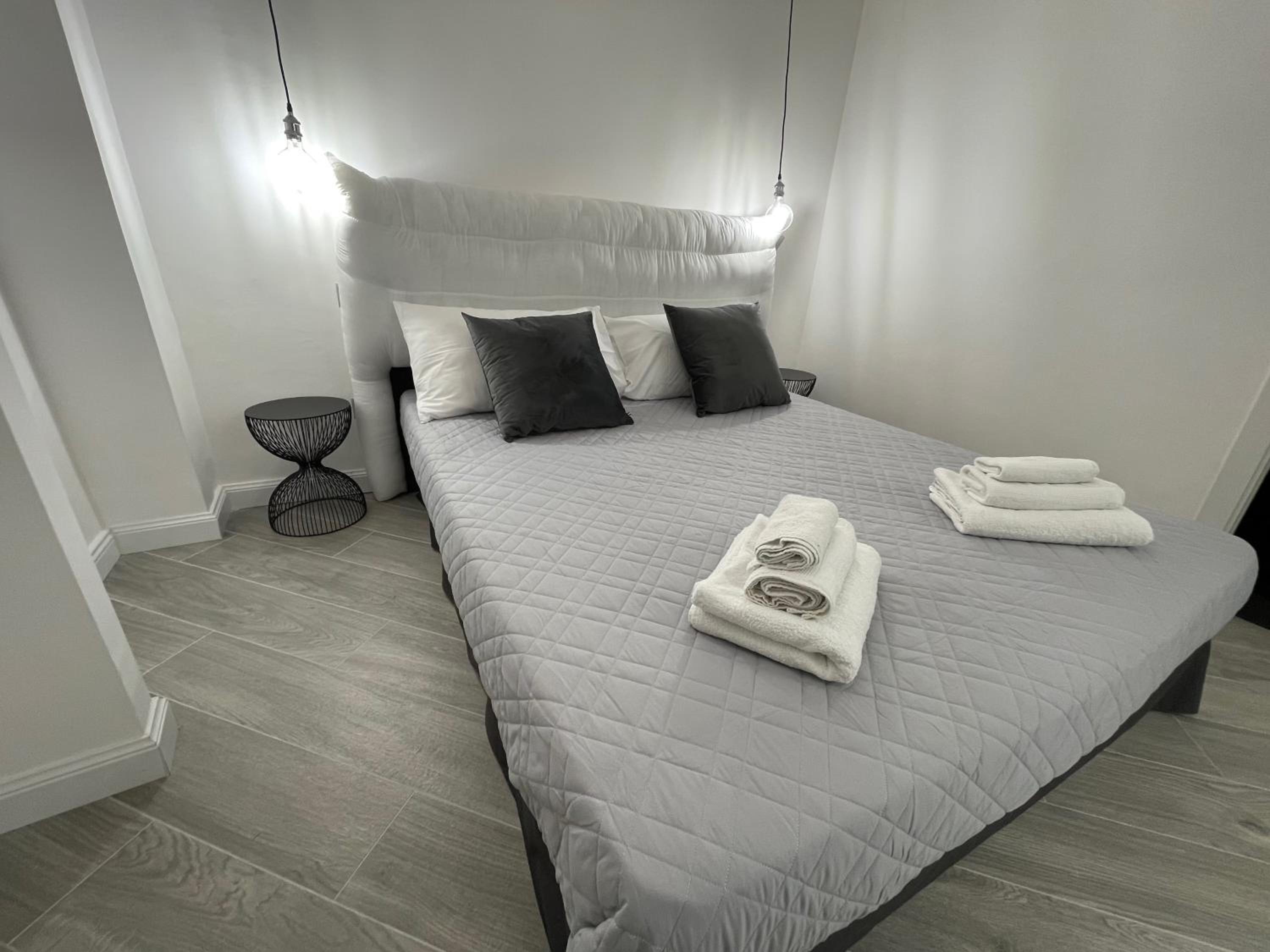 Standard Double Room - Photo 32