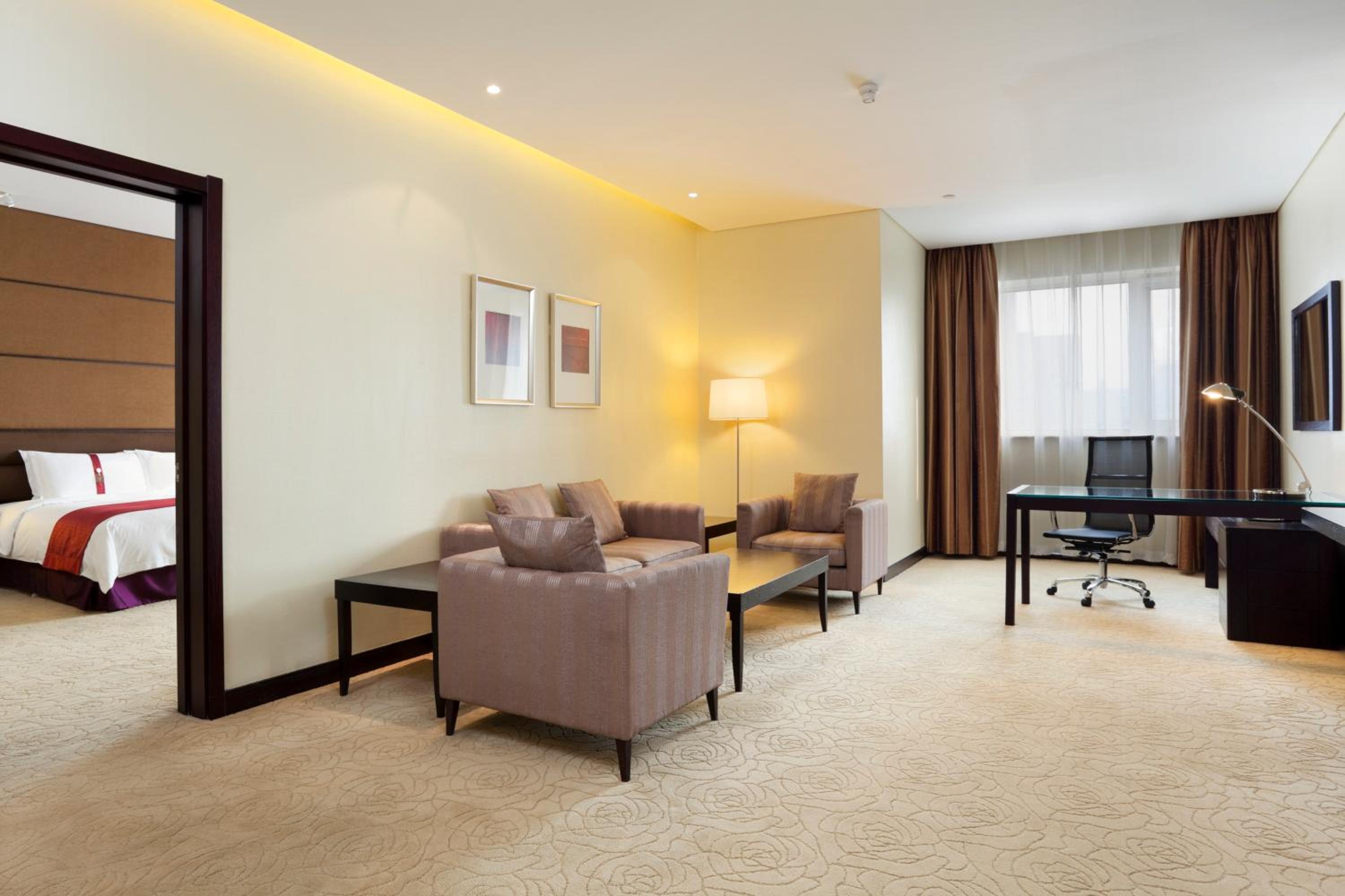 One-Bedroom Suite Lounge Access