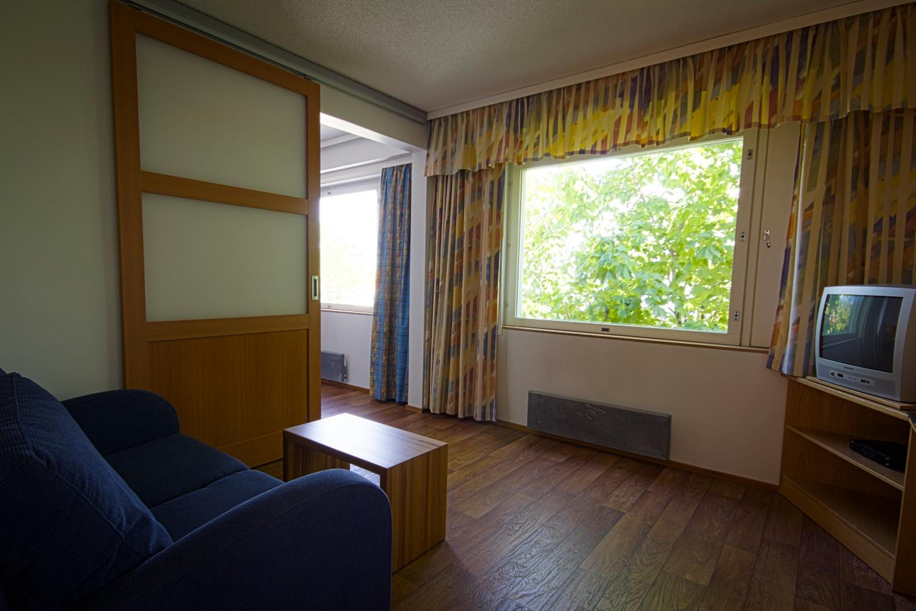 Large Family Room (2 Adults + 2 Children) photo 1