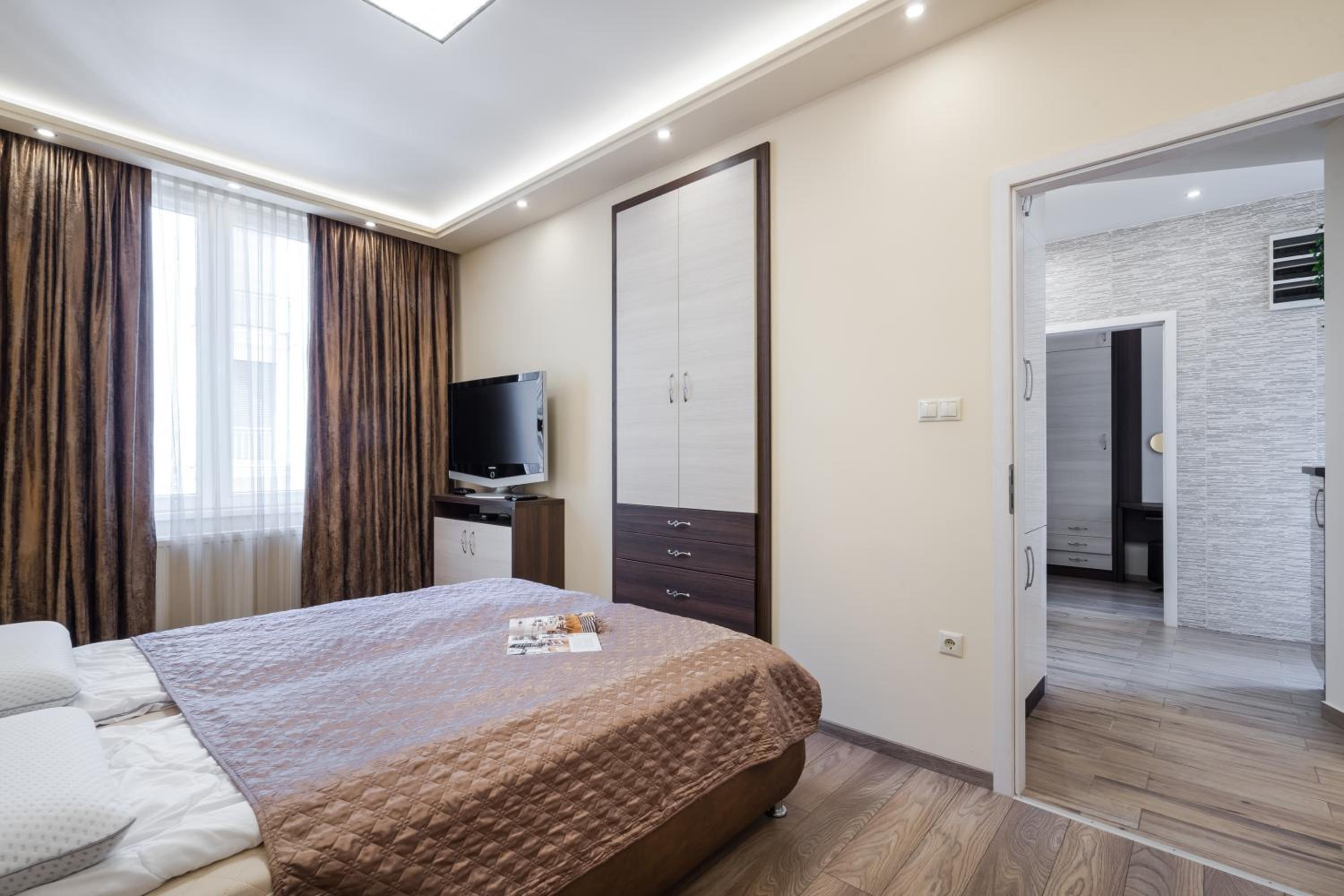 Two-Bedroom Apartment - Photo 2