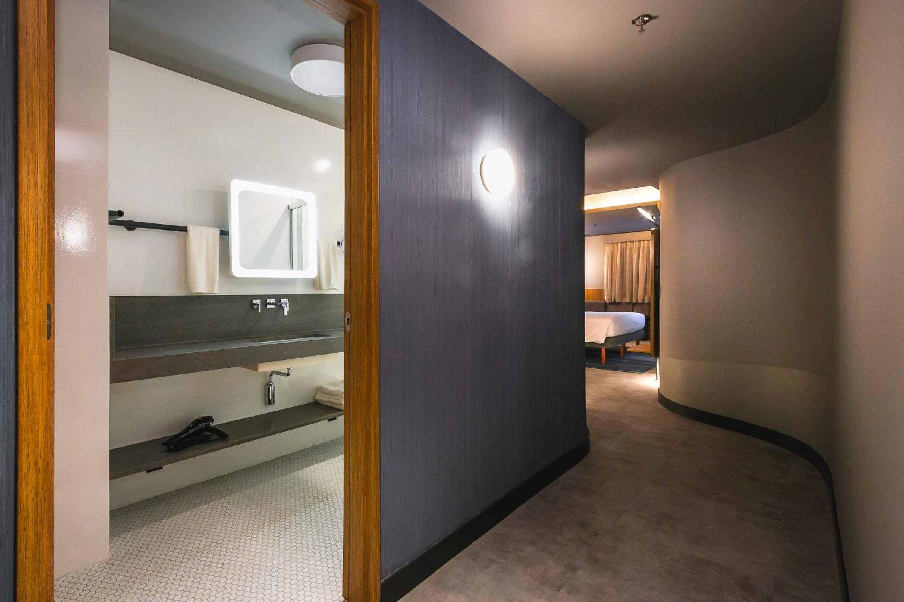Executive King Room - Photo 6