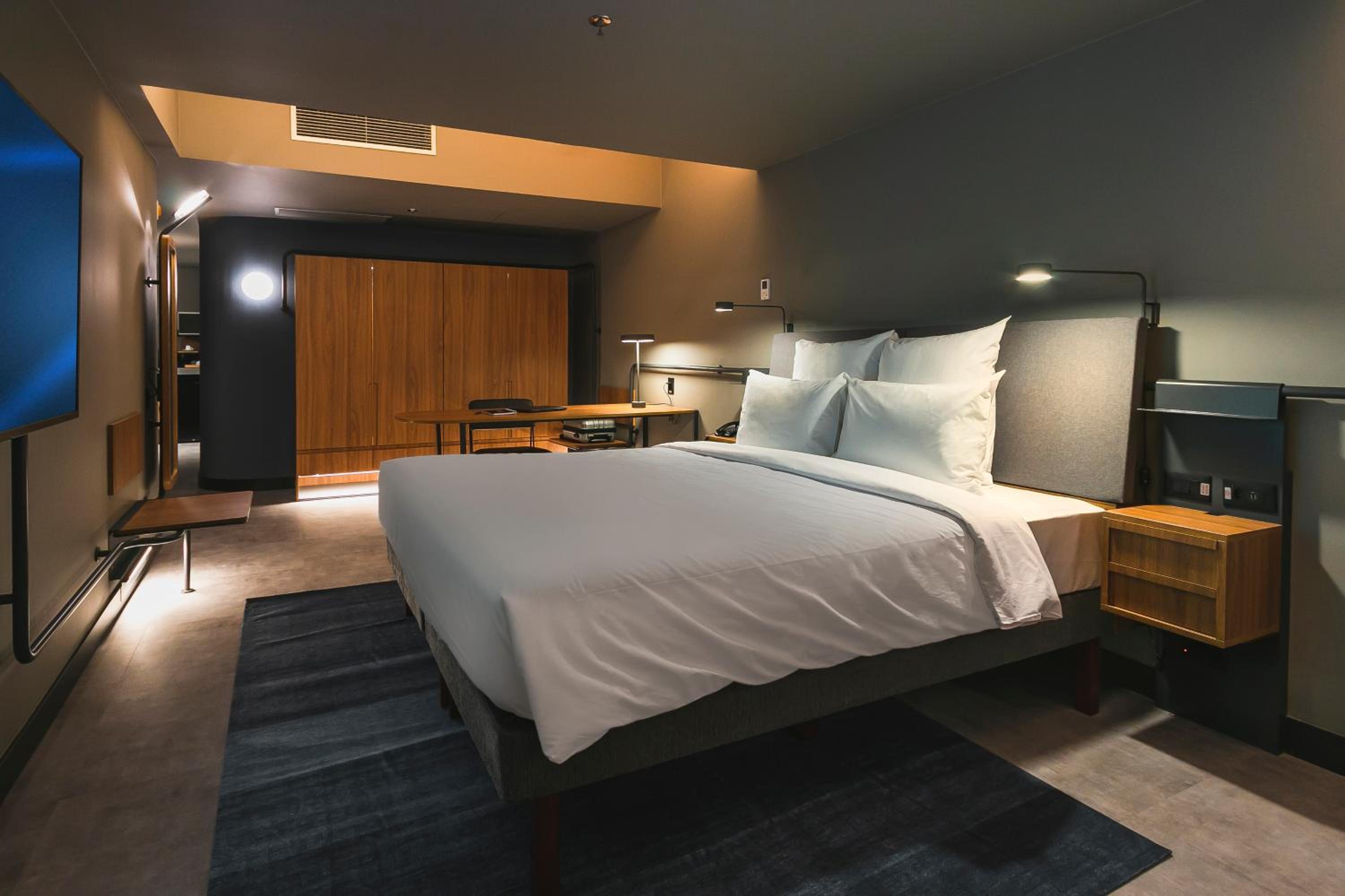 Executive King Room - Photo 2