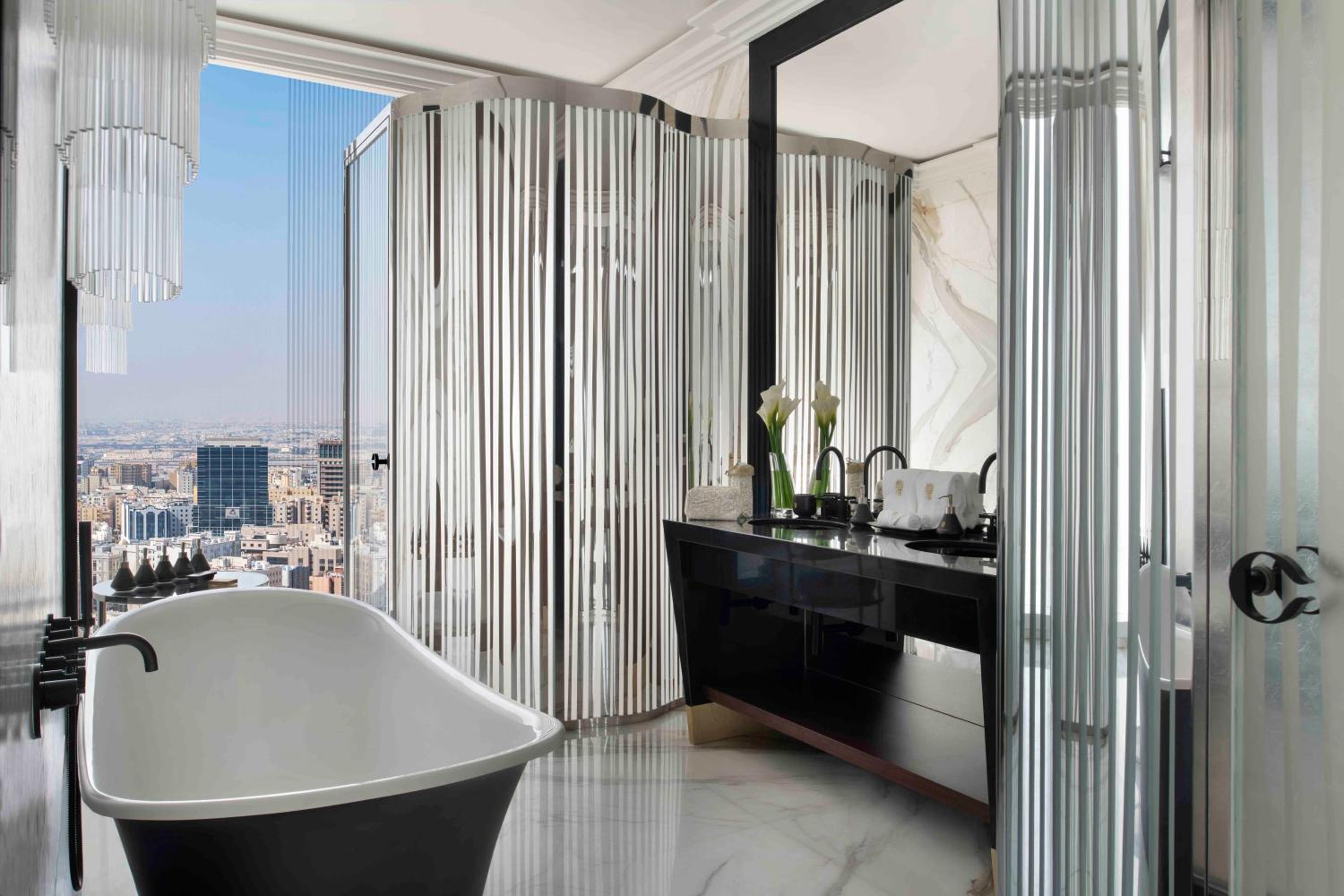 33 Hours Stay! - Urban Retreat (Early Check-In At 12 Noon And Late Check Out Till 9 Pm, Dining Credit Of Qar 200 Per Room Per Stay, Afternoon Tea In Room Or In Restaurant & 25% Discount On Spa Treatments, Qar 299 F&B Credit On Your Next Stay) - Photo 2