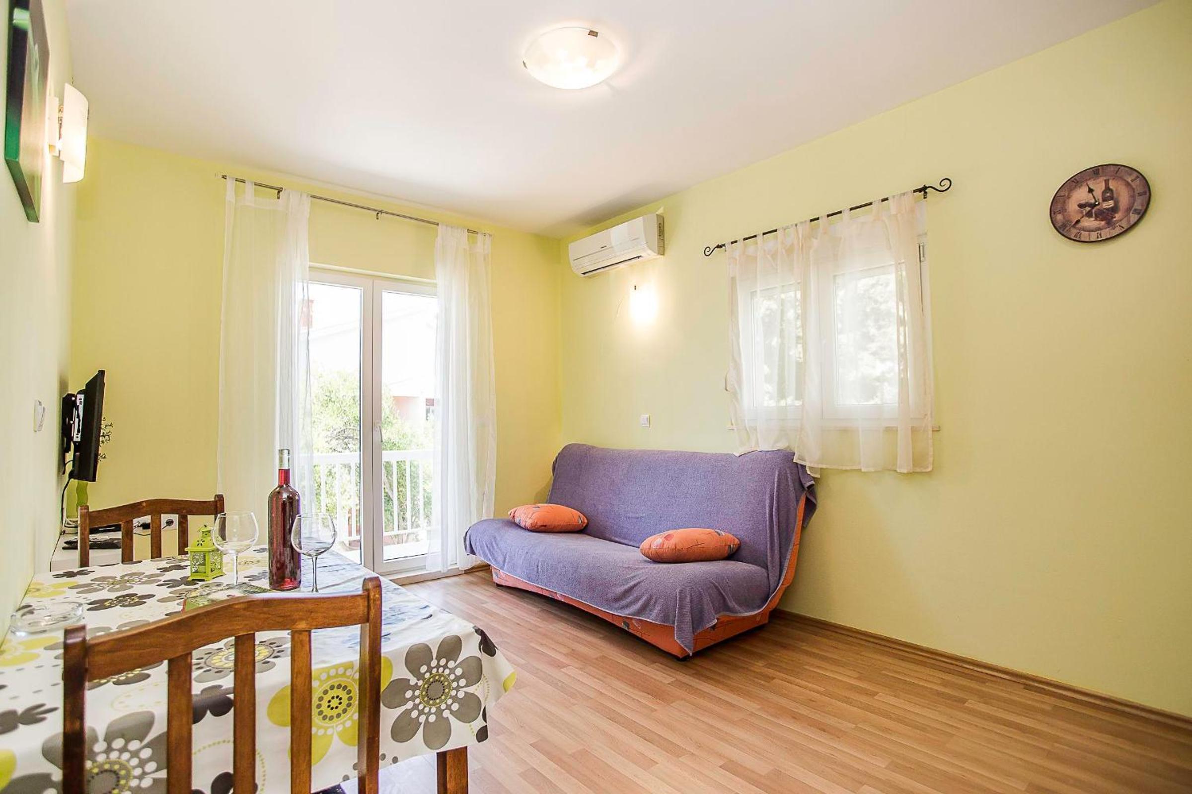 One-Bedroom Apartment with Balcony photo 1