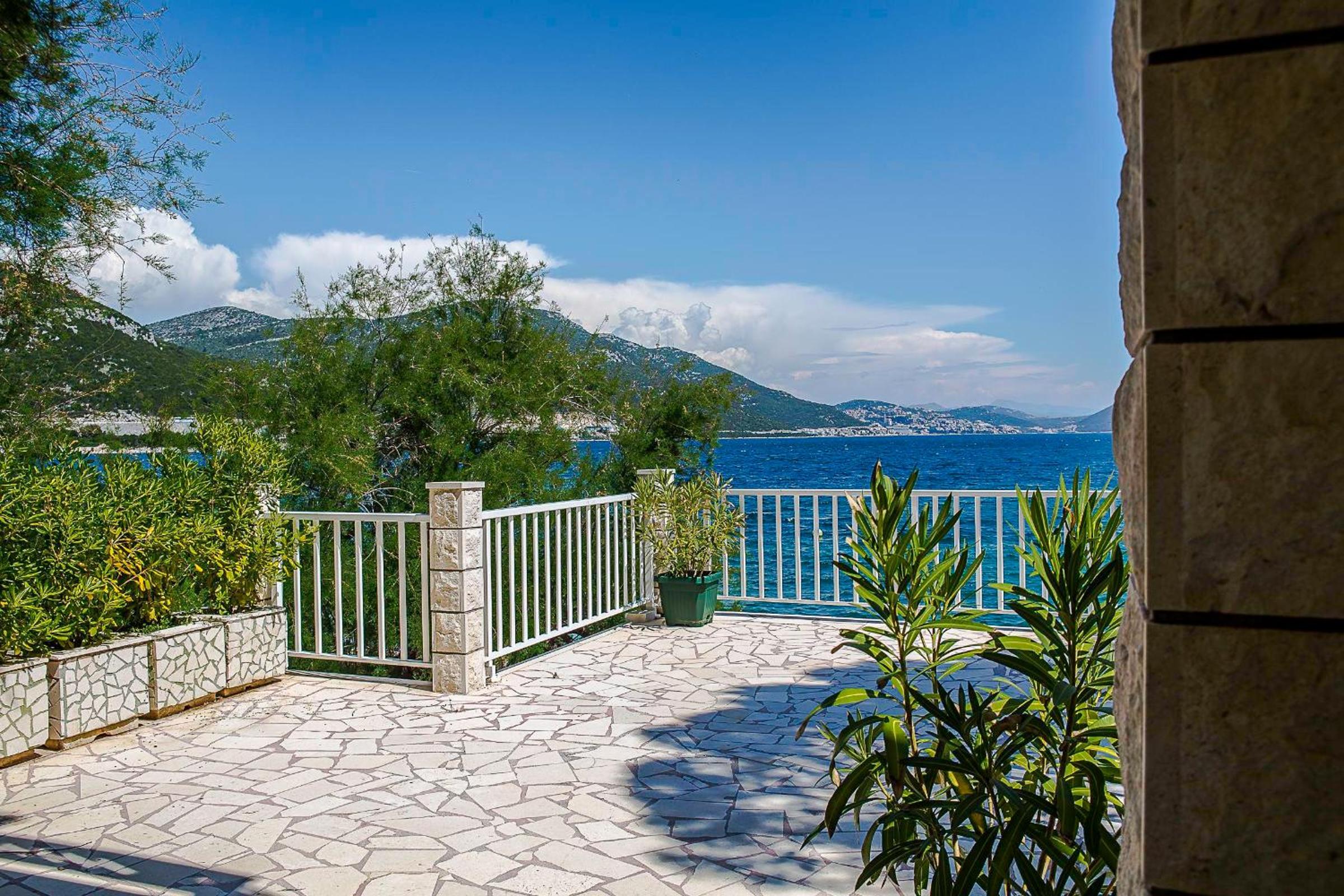 One-Bedroom Apartment with Balcony photo 3