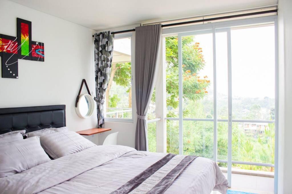 Three-Bedroom Villa - Photo 9