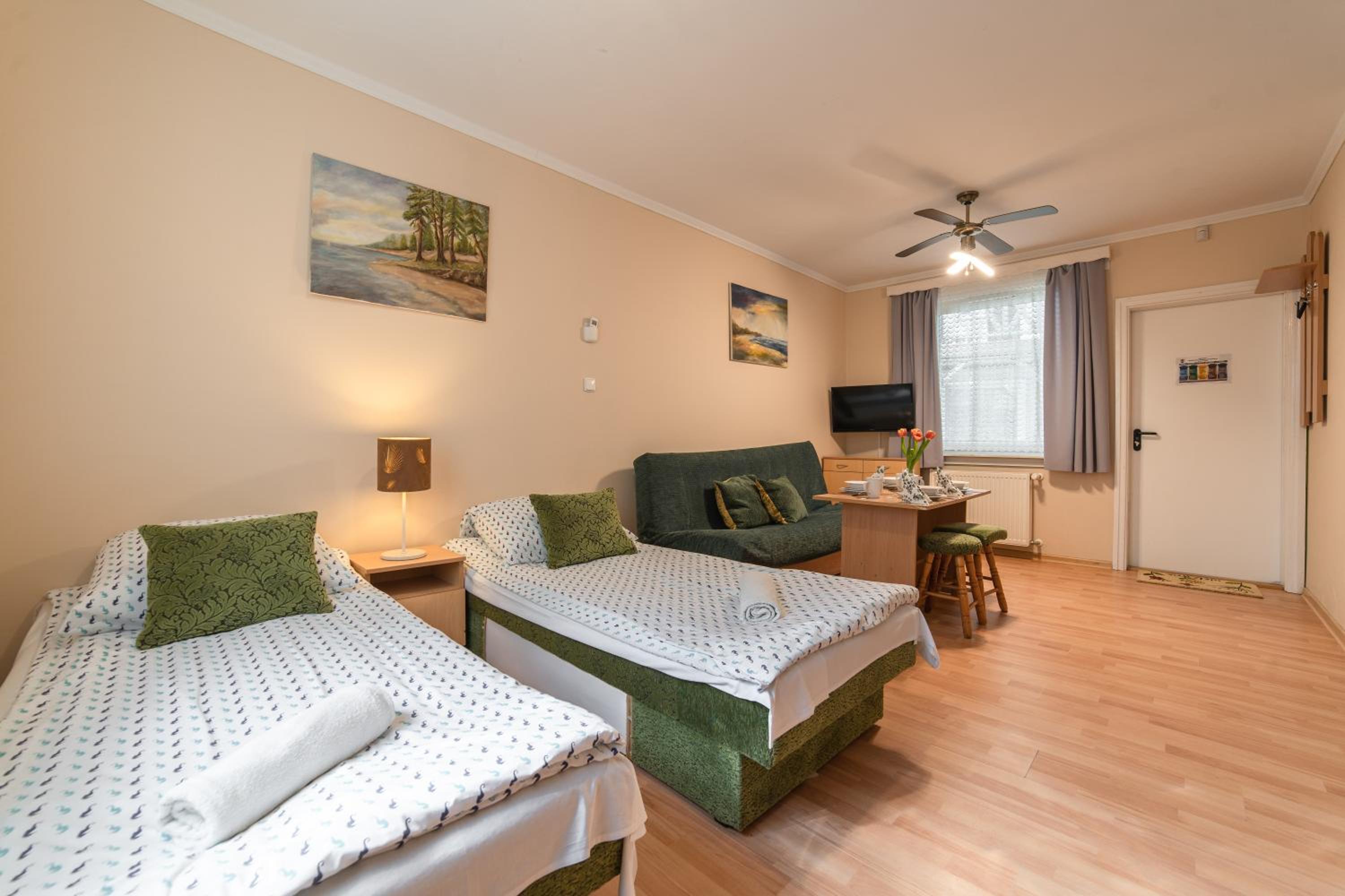 Studio Apartment - Photo 1