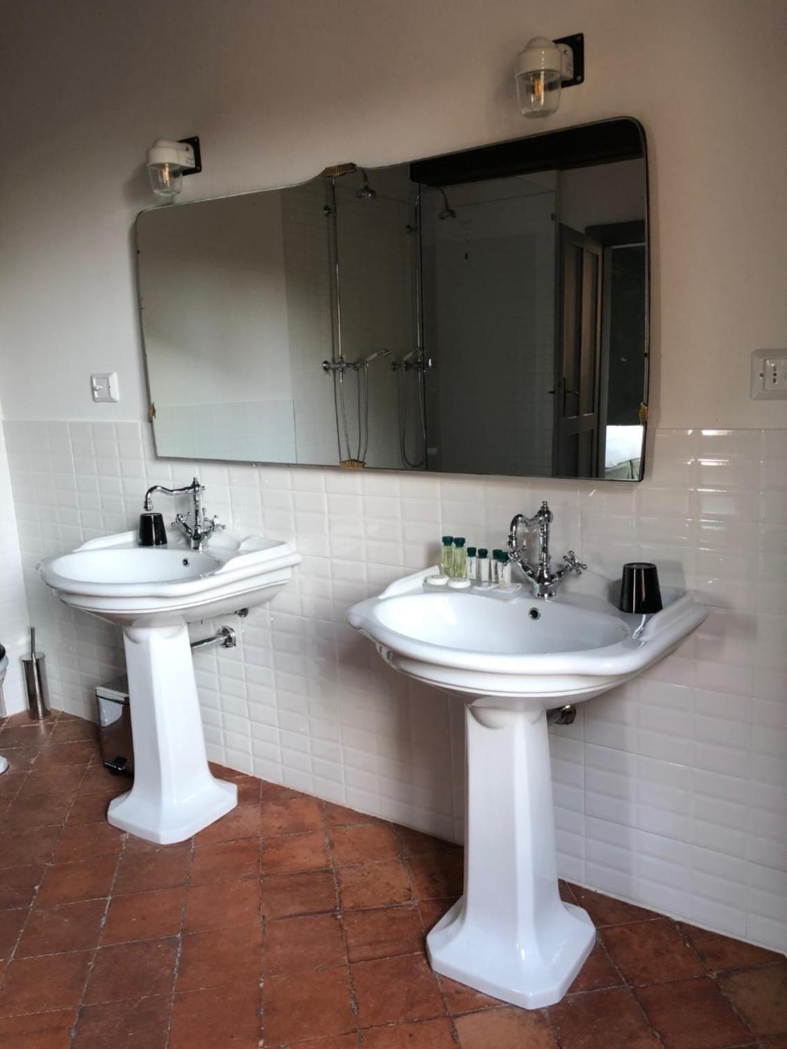 Deluxe Double or Twin Room - Photo 8