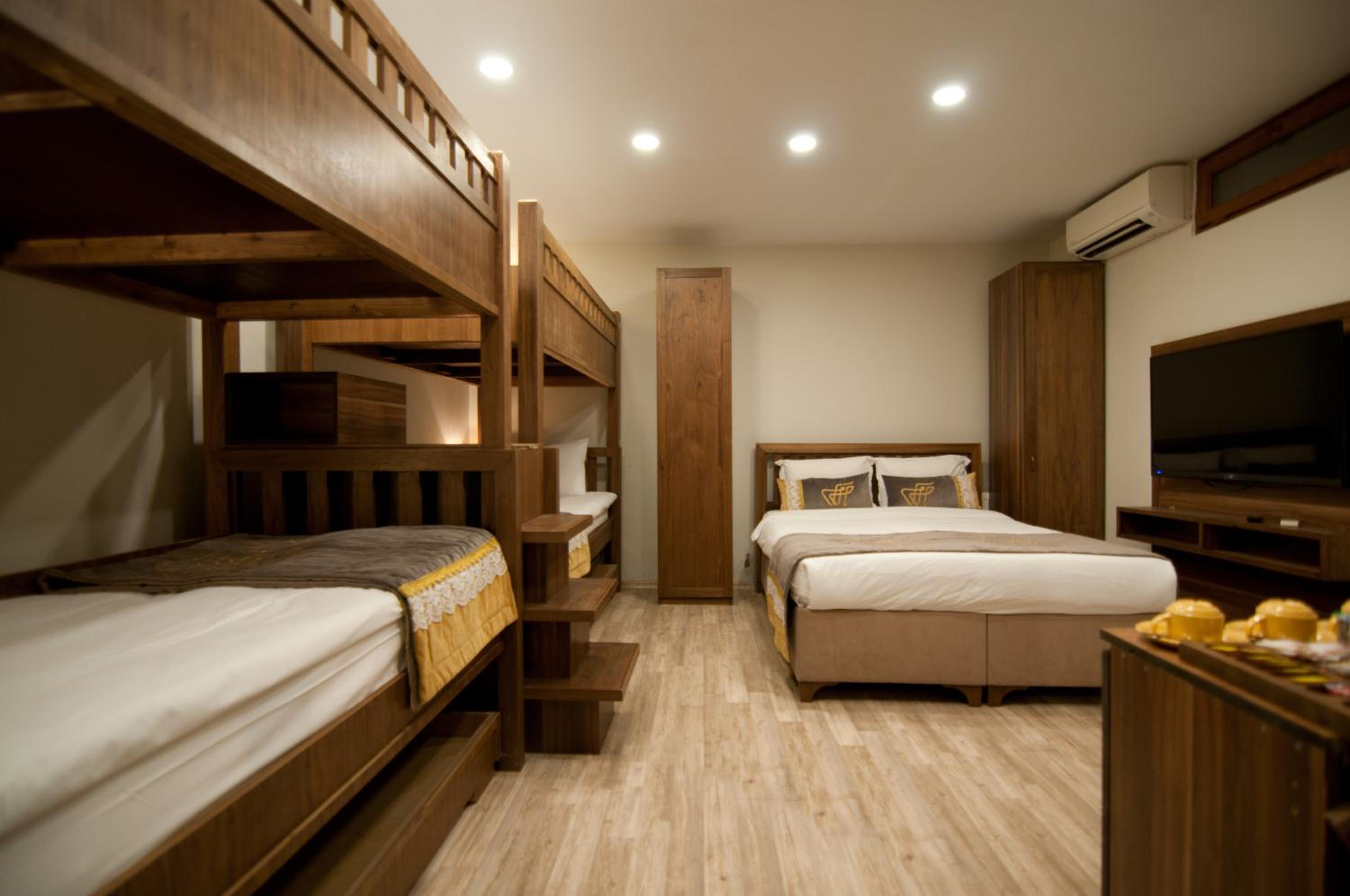 Economy Quadruple Room photo 1