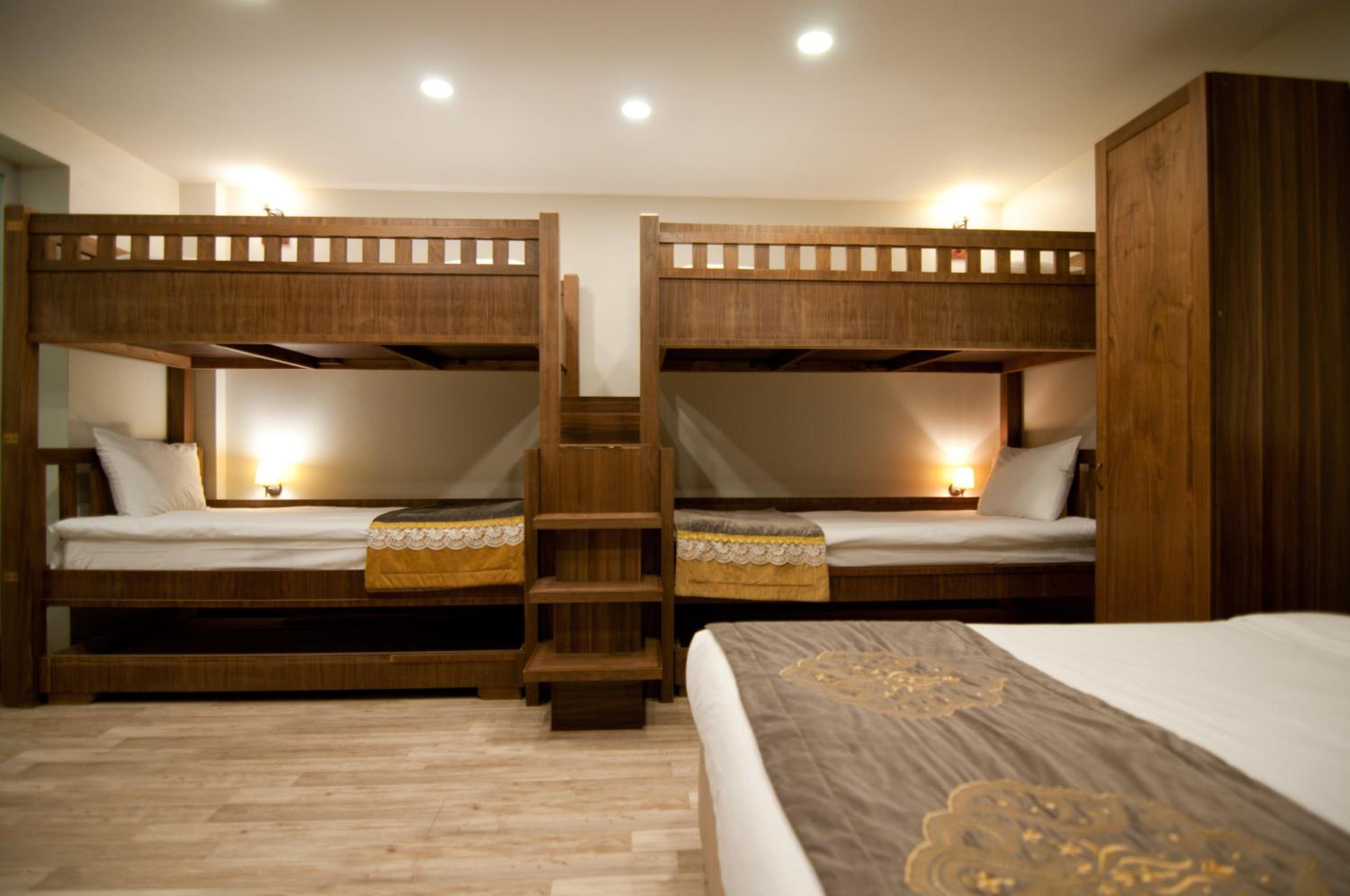 Economy Quadruple Room photo 3