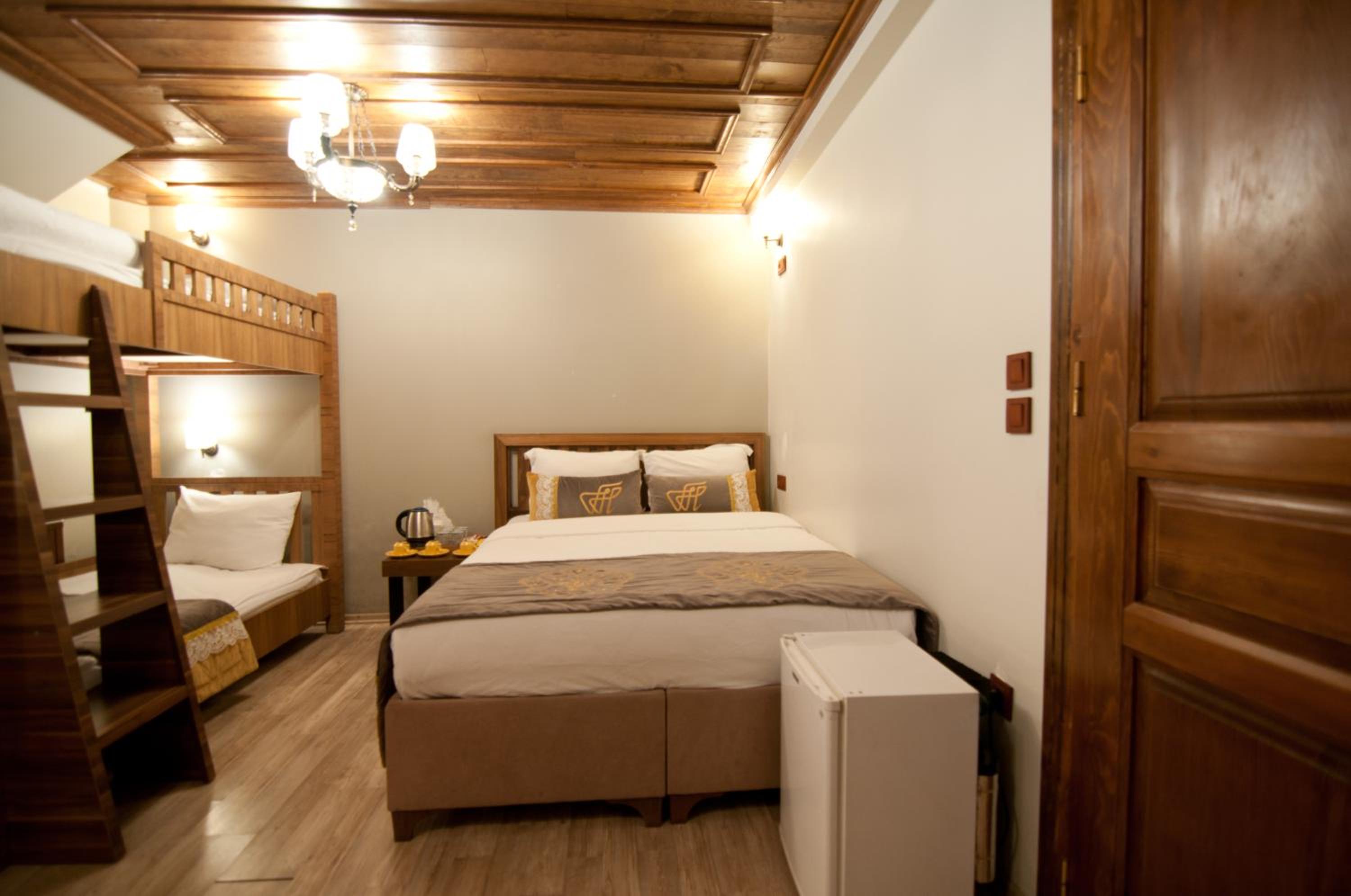 Economy Quadruple Room photo 3