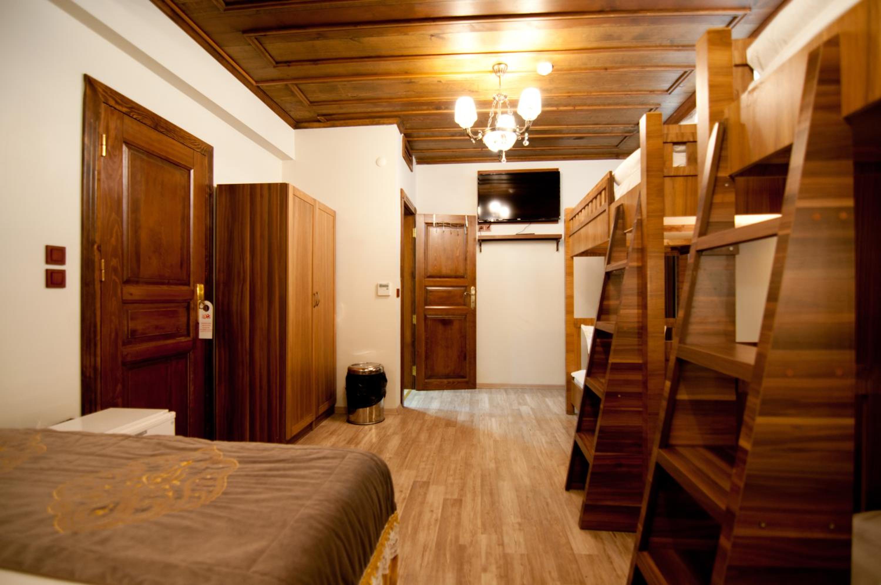 Economy Quadruple Room photo 2