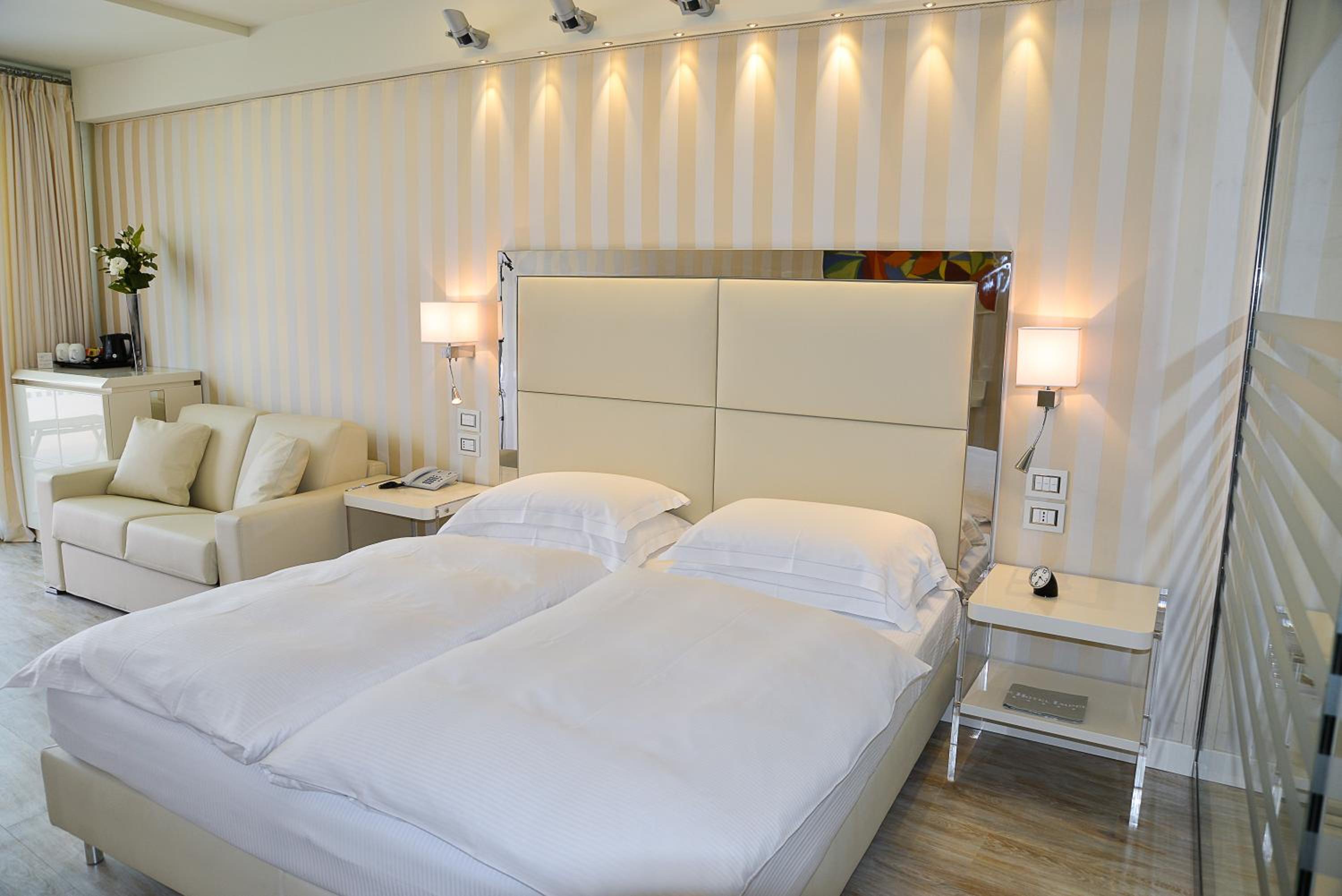Junior Suite with Lake View - Photo 17