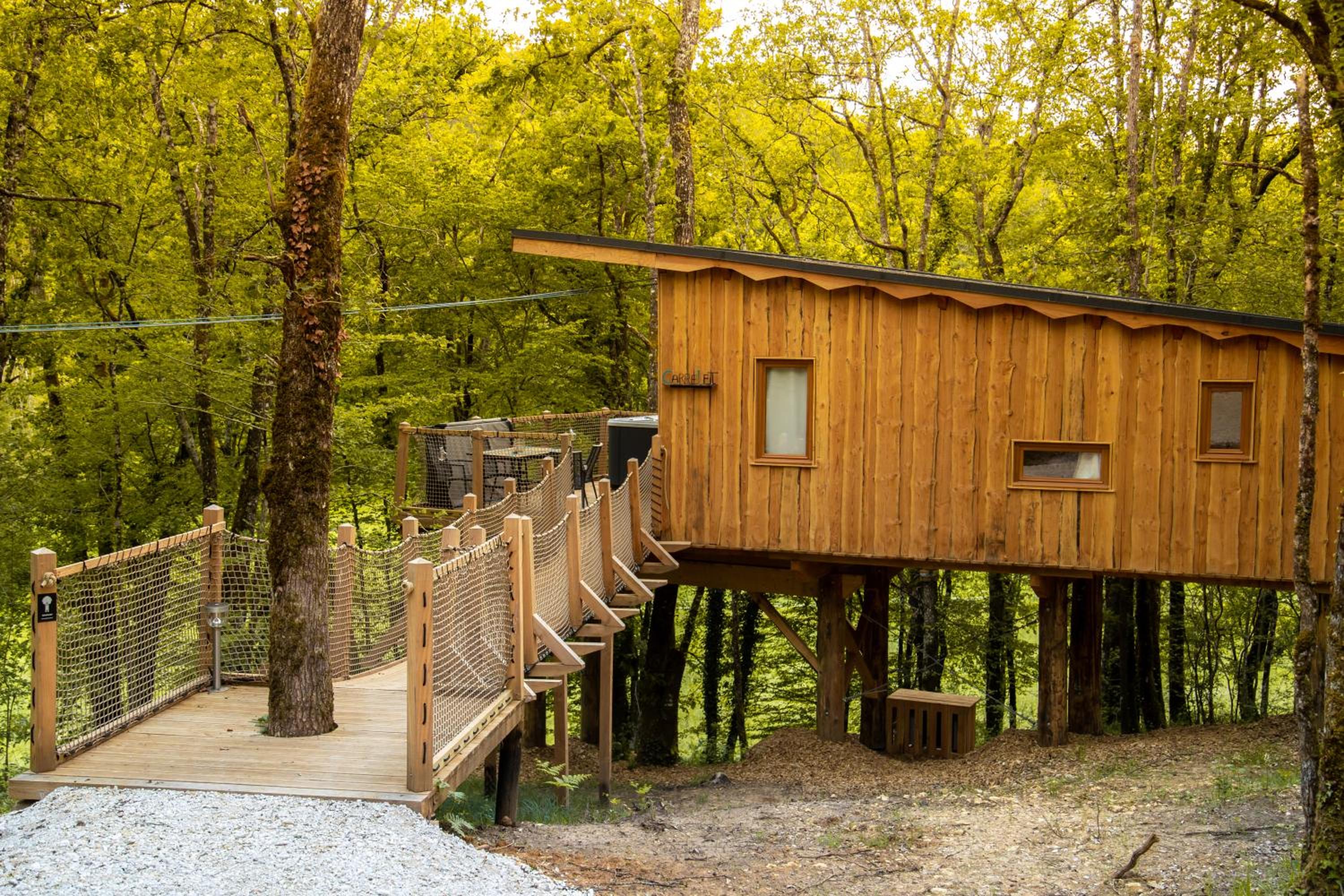 Wooden Treehouse with Spa Bath (Disabled Access)