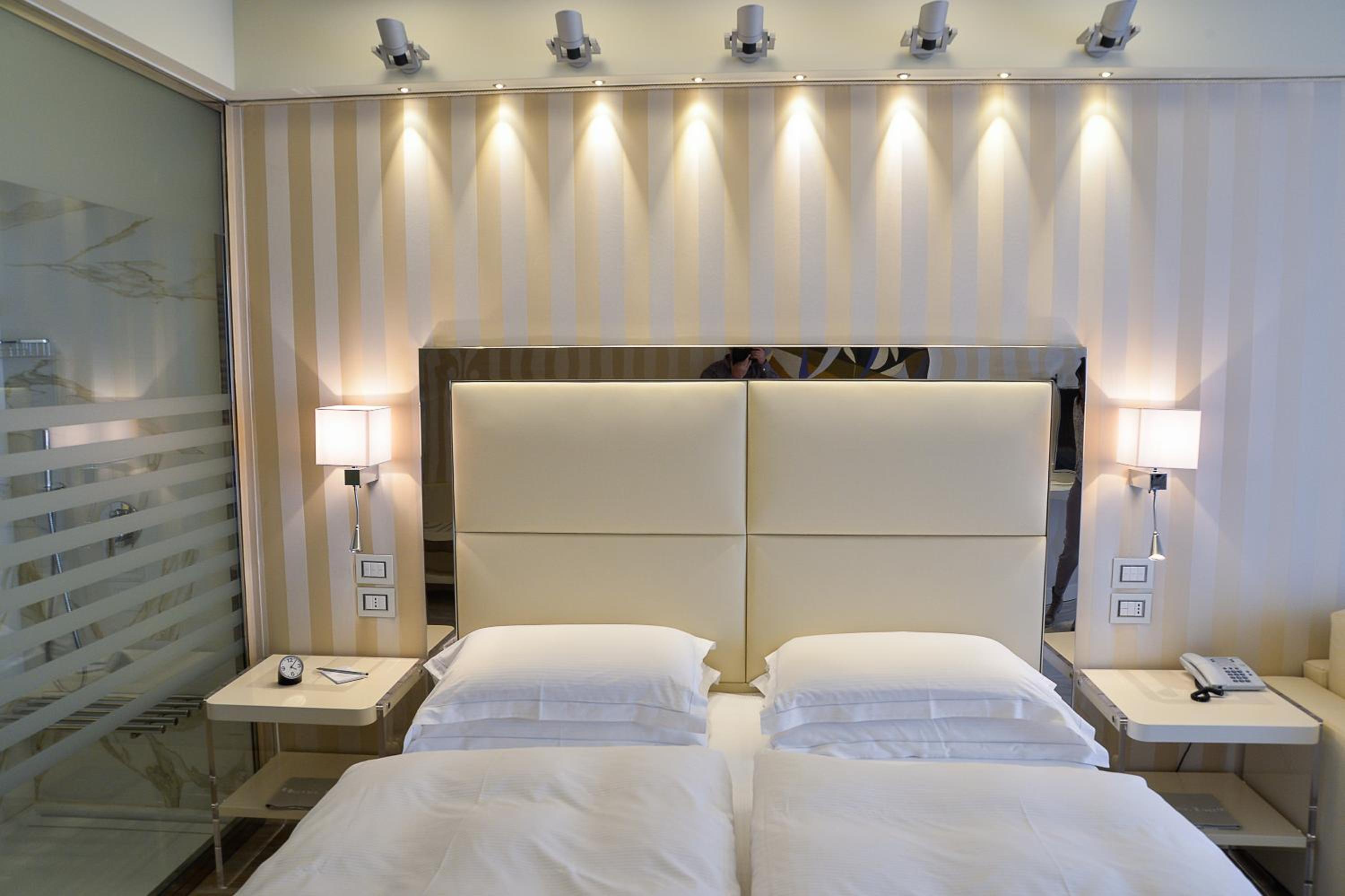 Junior Suite with Lake View - Photo 28