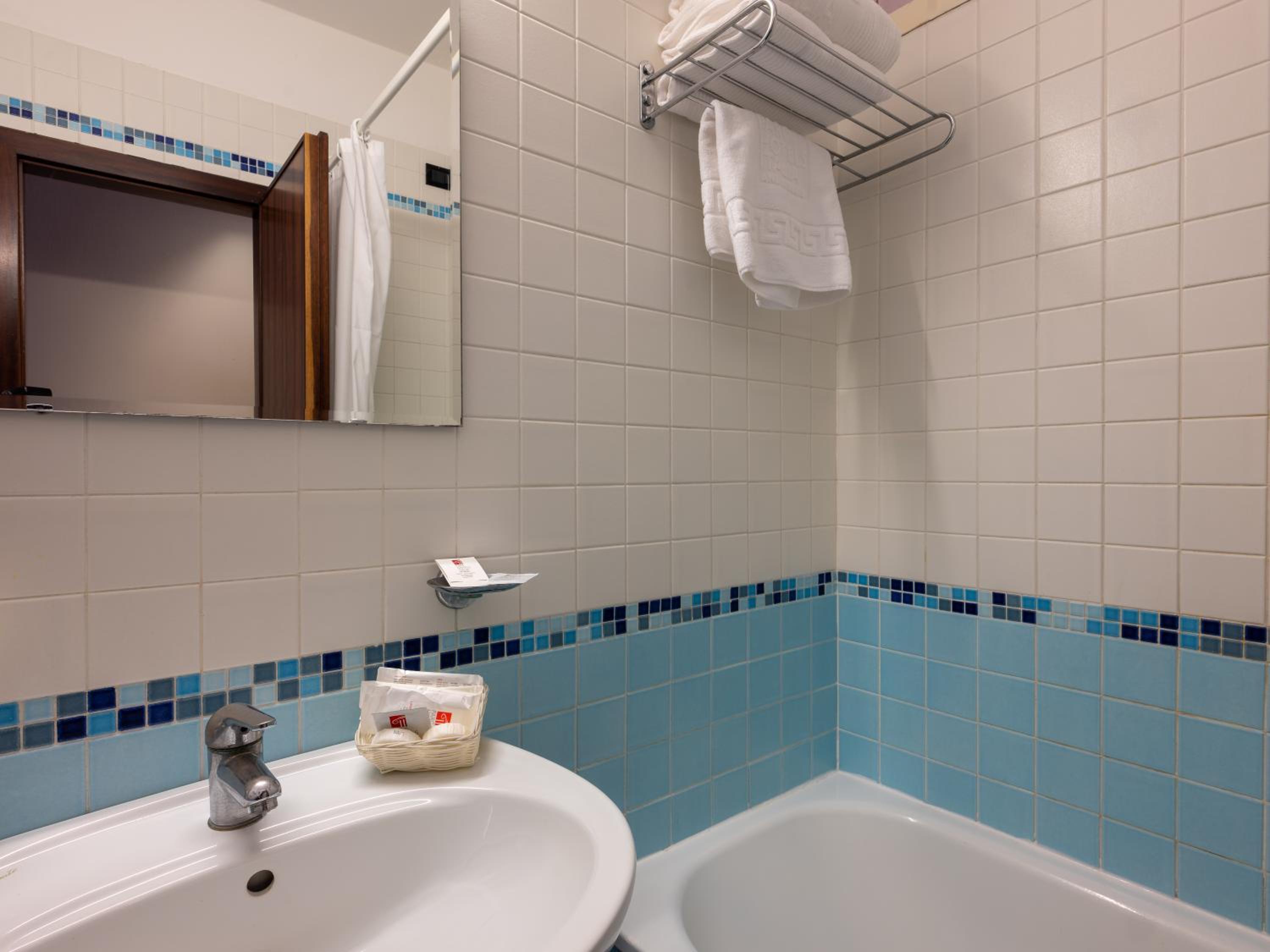 Superior Double or Twin Room - Photo 3