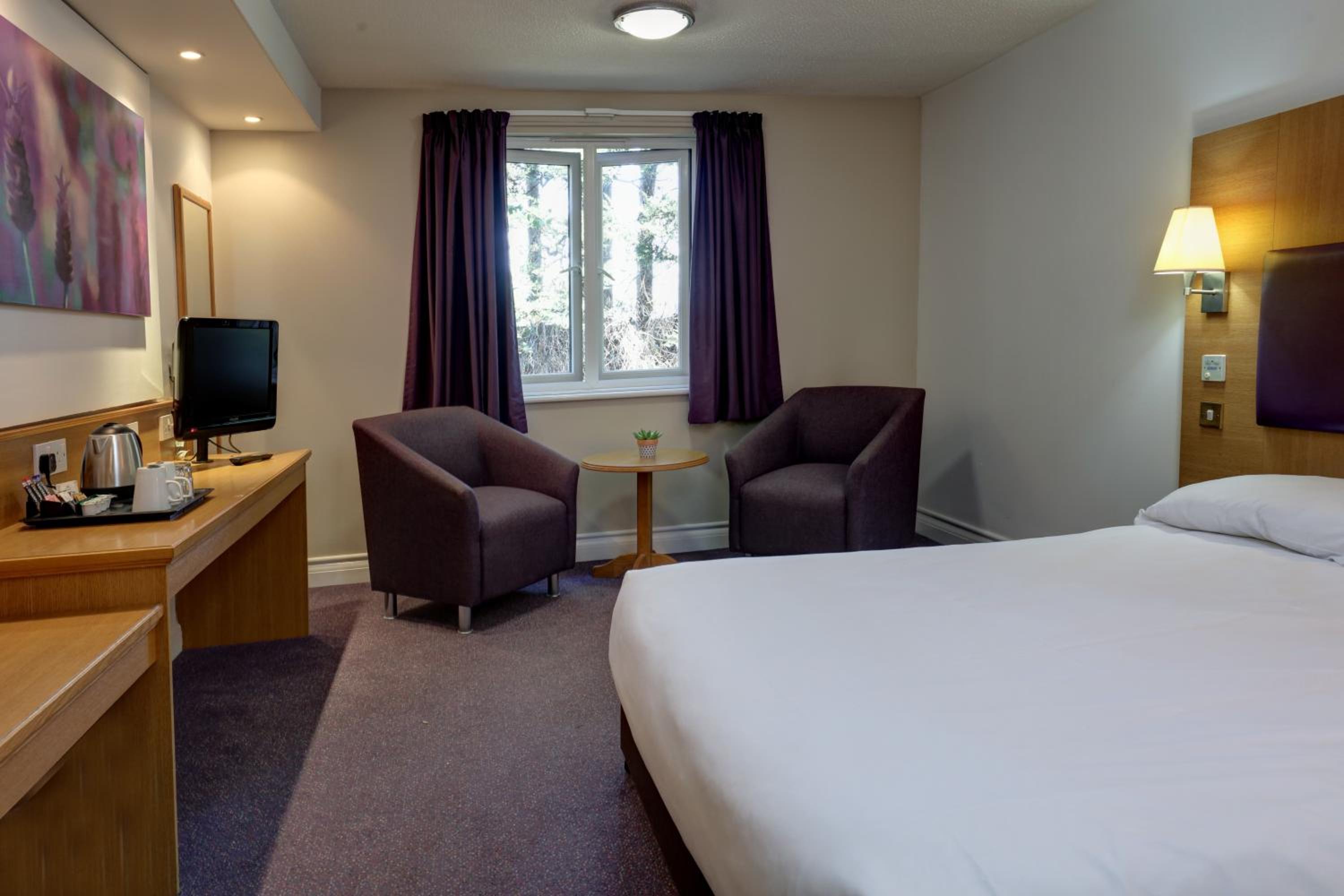 Double Room with Bath Tub - Disability Access/Non-Smoking  - Photo 3