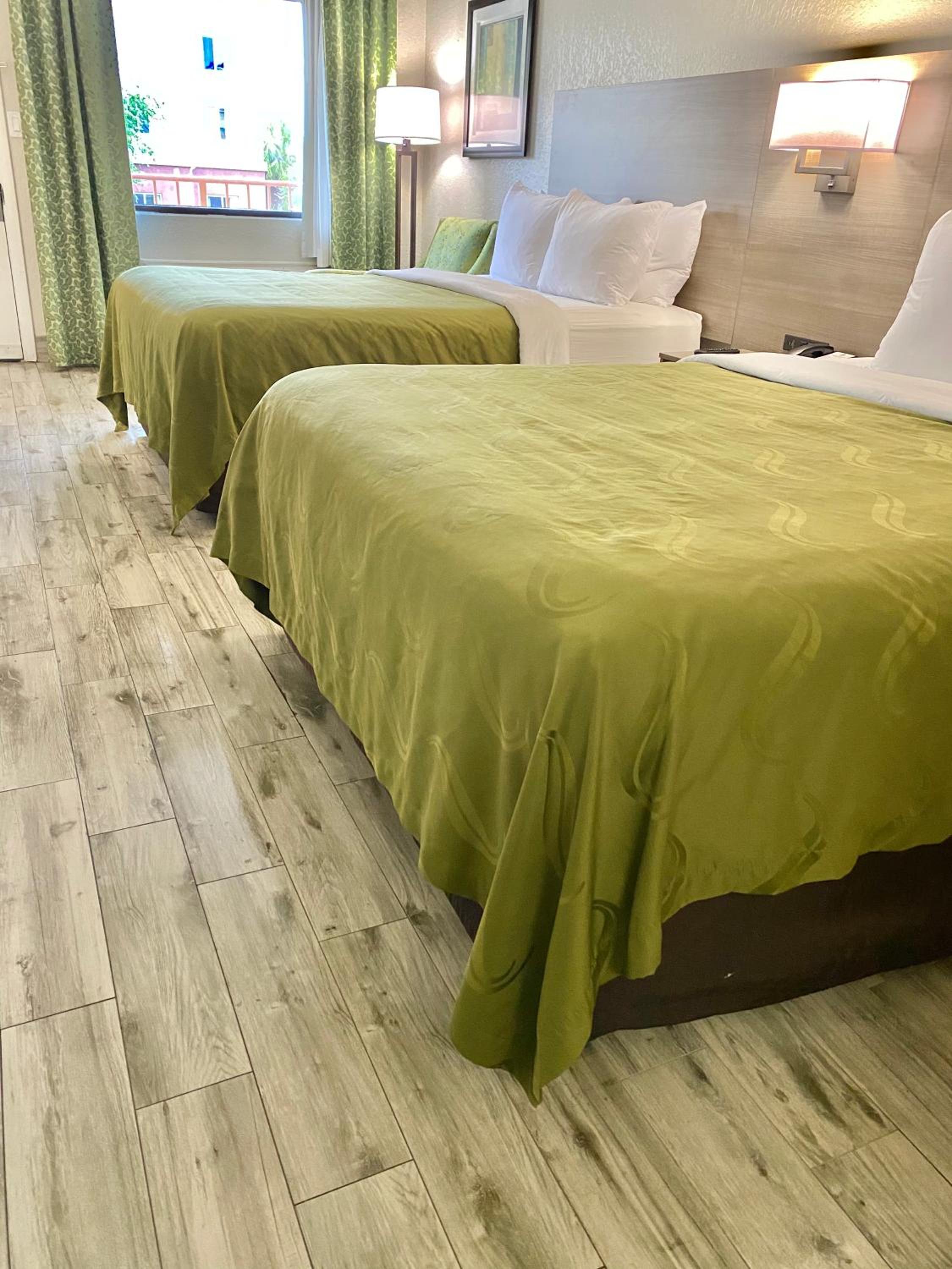 Queen Room with Two Queen Beds - Non-Smoking - Photo 10