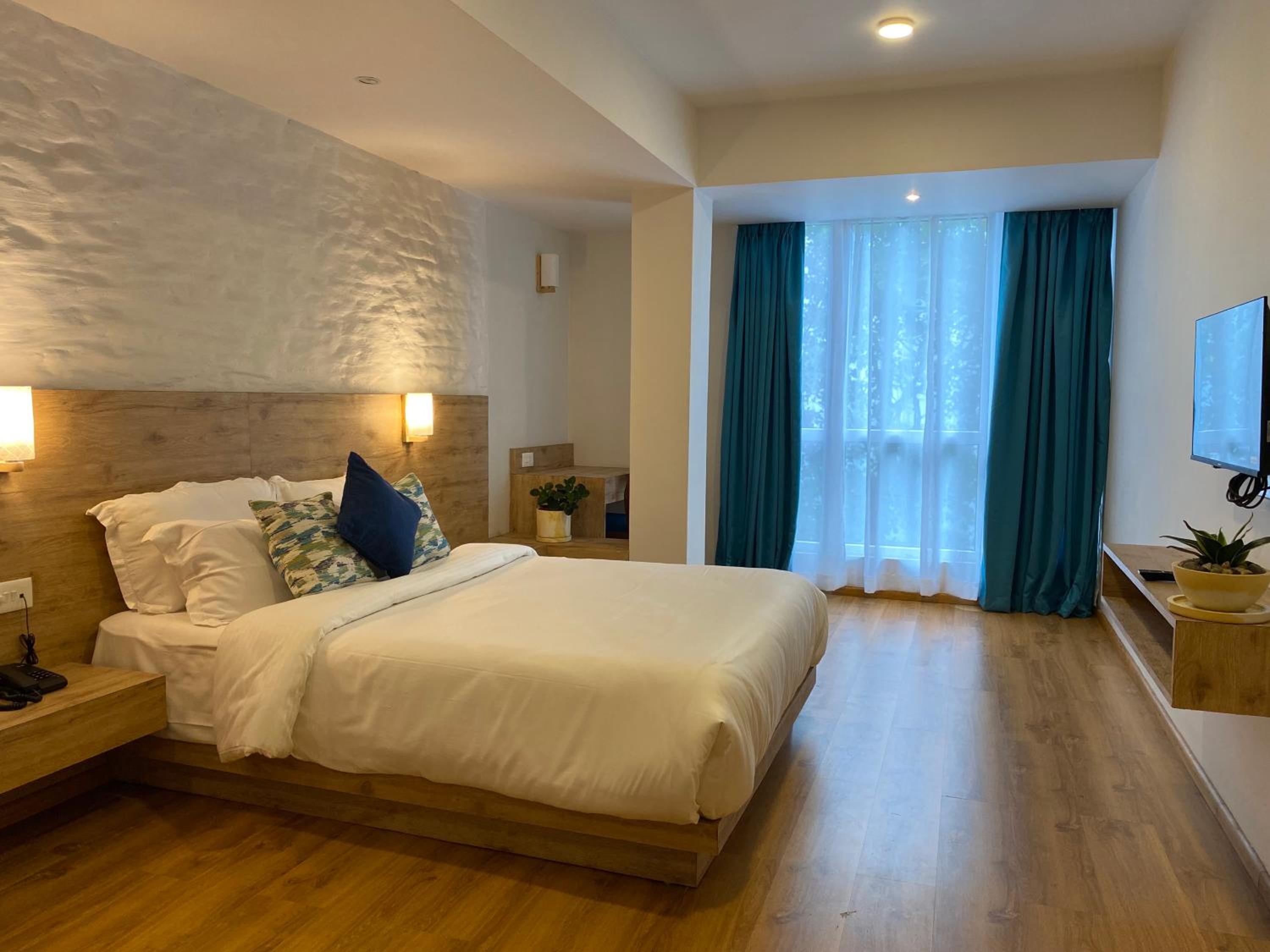 Deluxe Queen Room - Photo 1