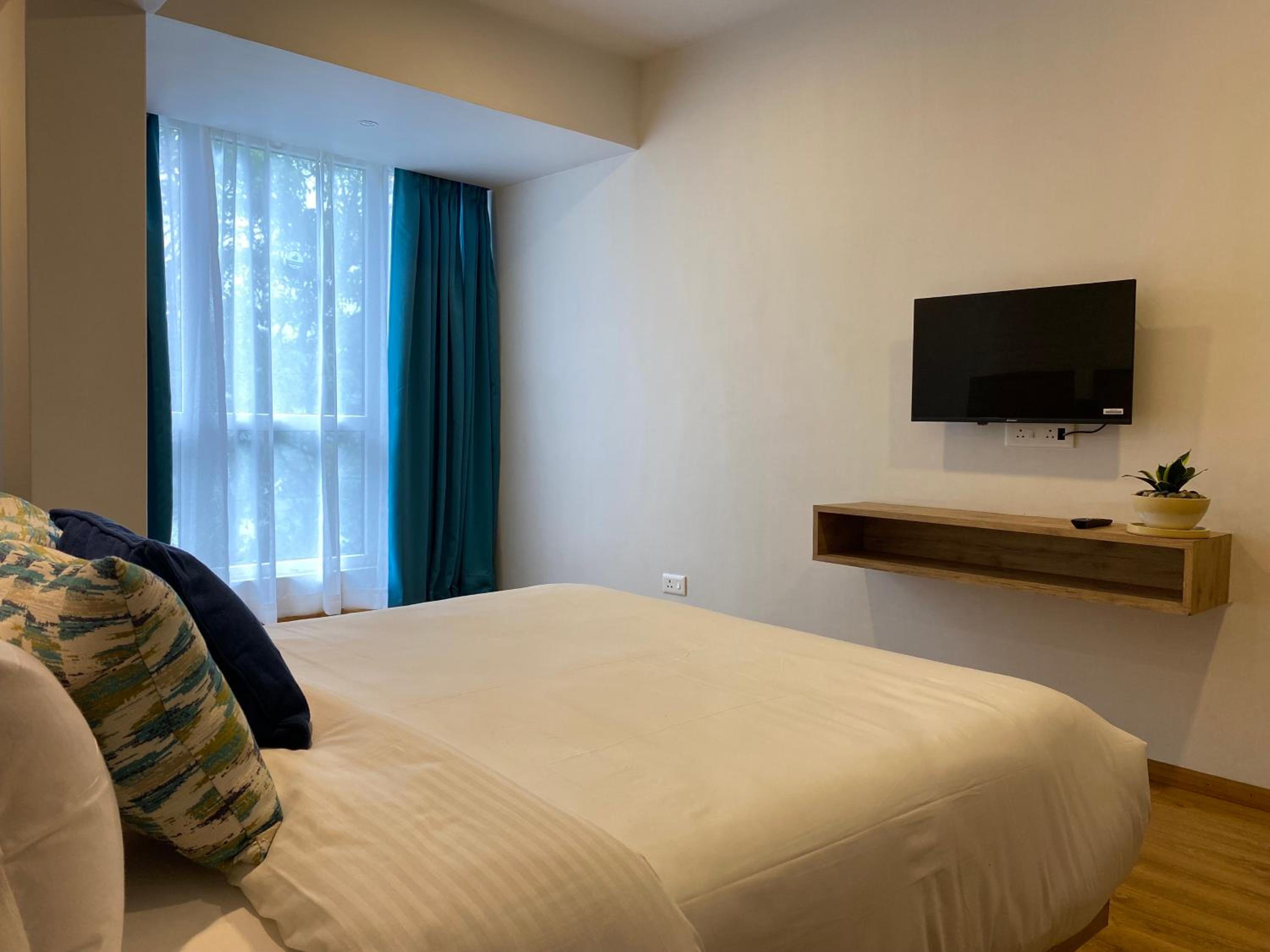 Deluxe Queen Room - Photo 6