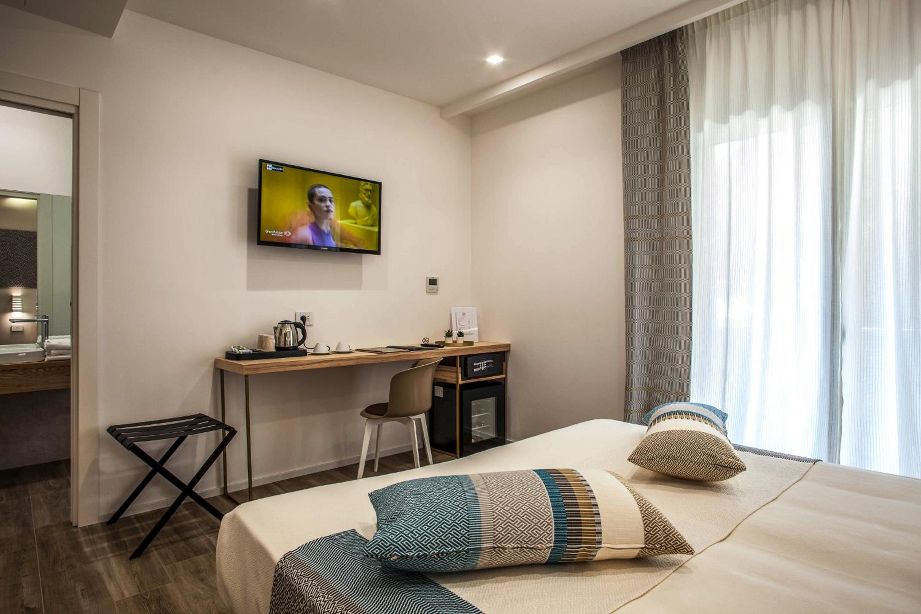 Standard Double Or Twin Room - Photo 5