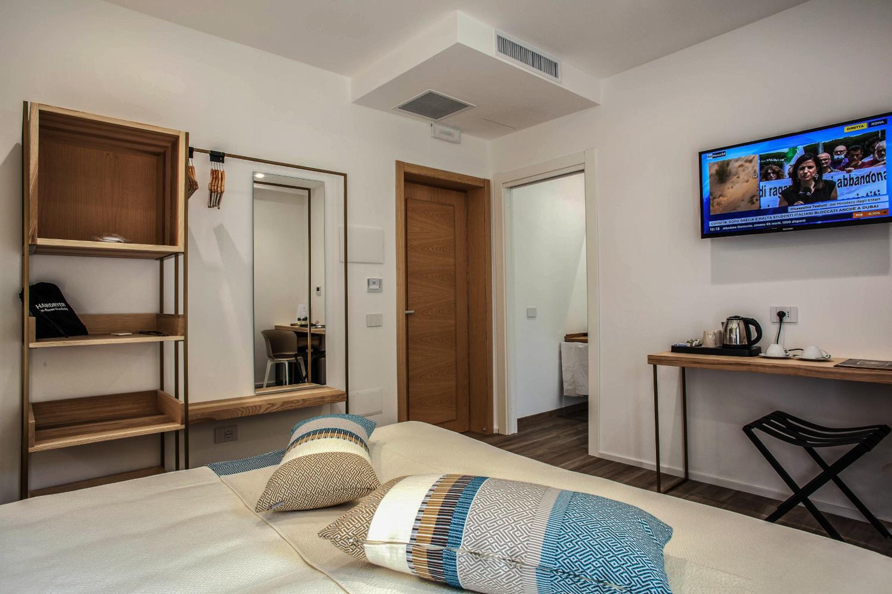 Standard Double Or Twin Room - Photo 3