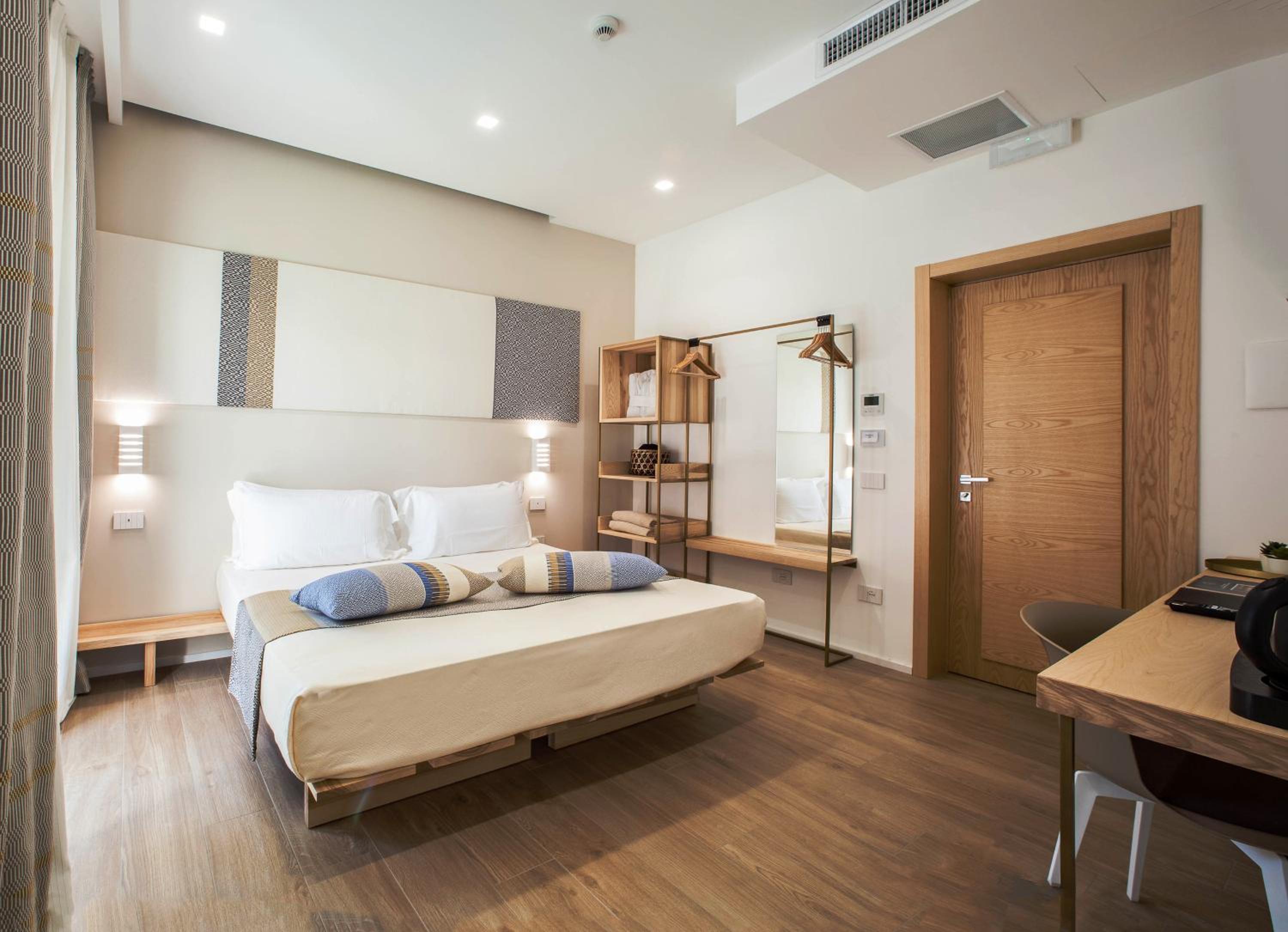 Deluxe Double or Twin Room with Pool Access - Photo 32