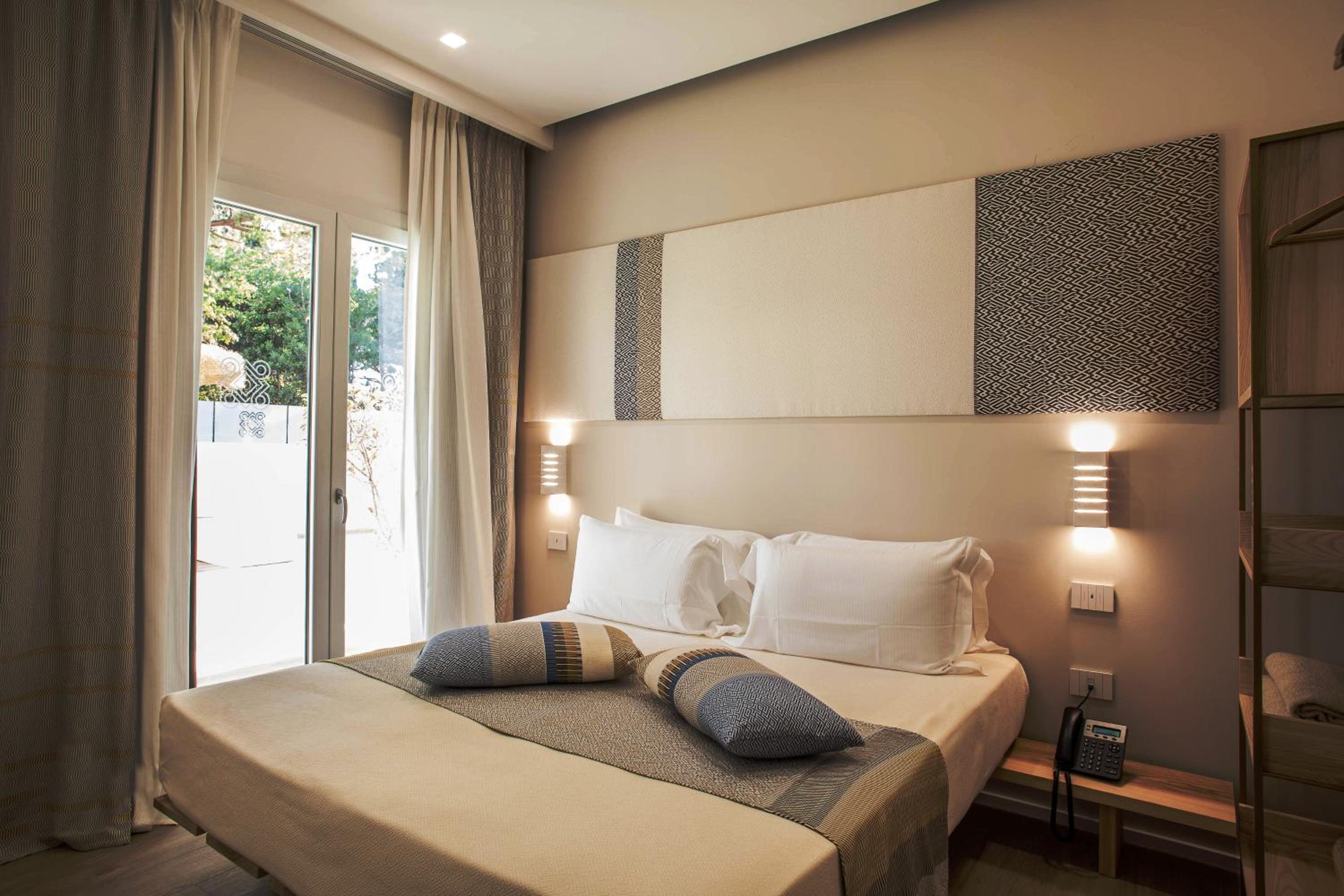 Deluxe Double or Twin Room with Pool Access - Photo 25