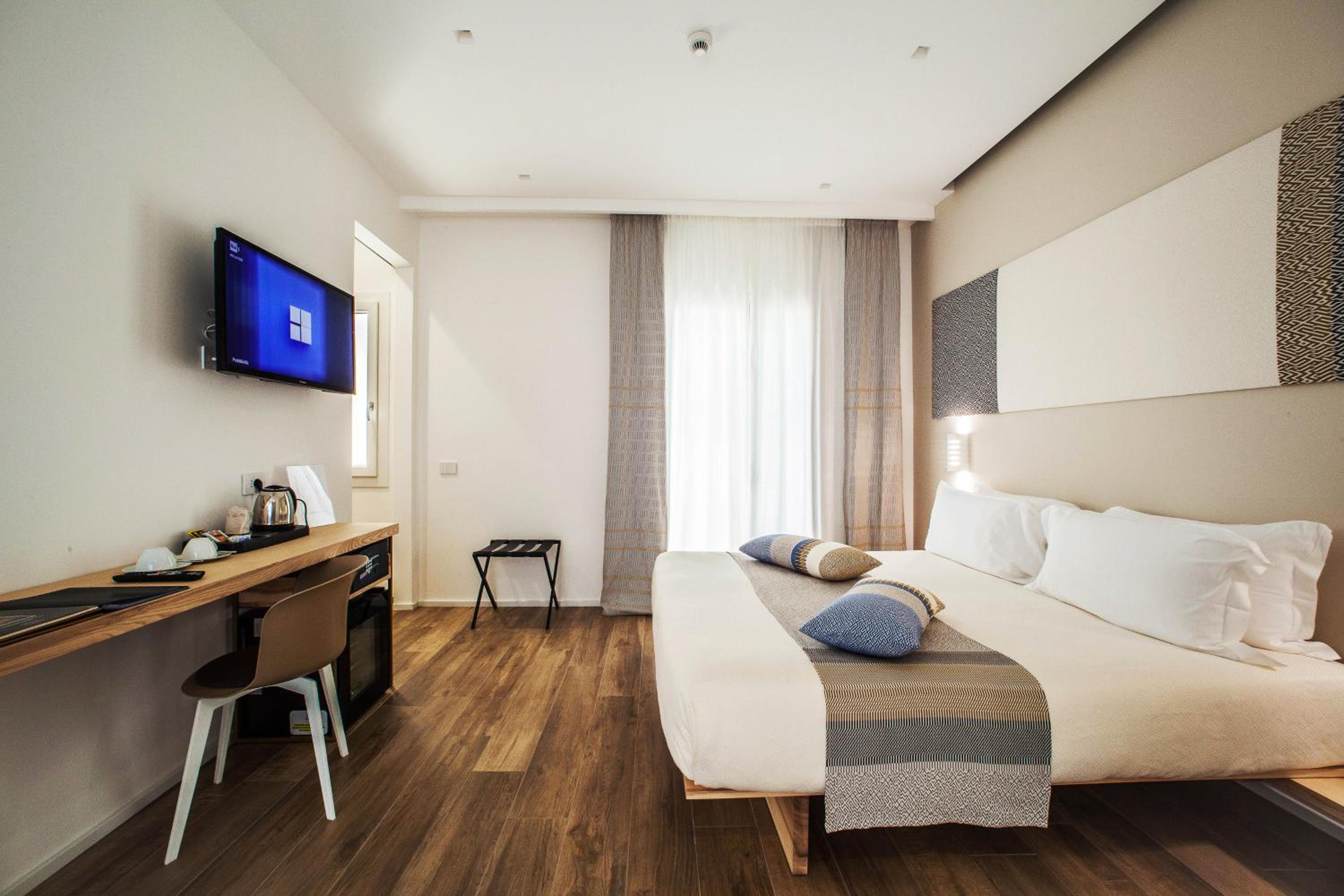 Deluxe Double or Twin Room with Pool Access - Photo 27