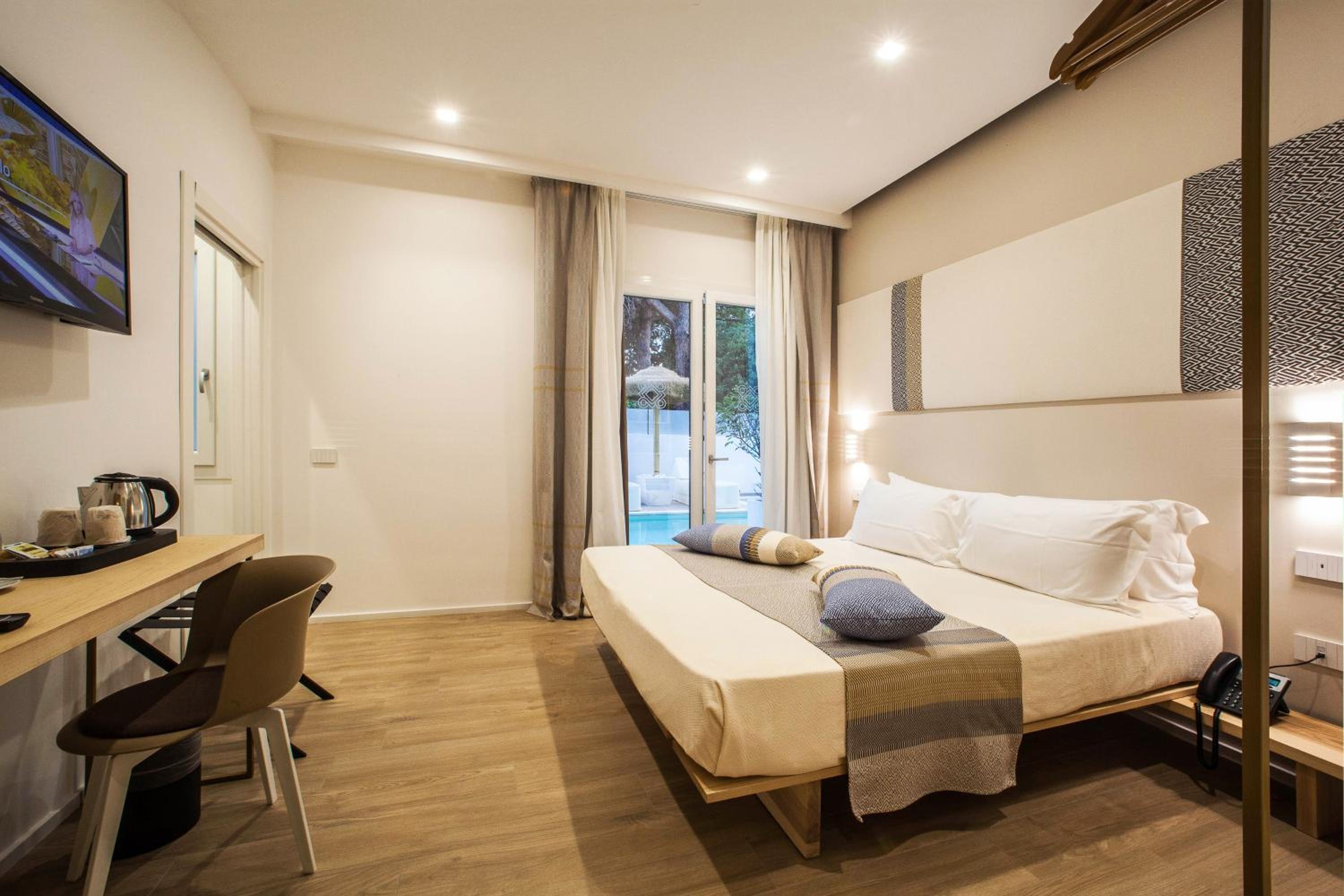 Deluxe Double or Twin Room with Pool Access - Photo 26