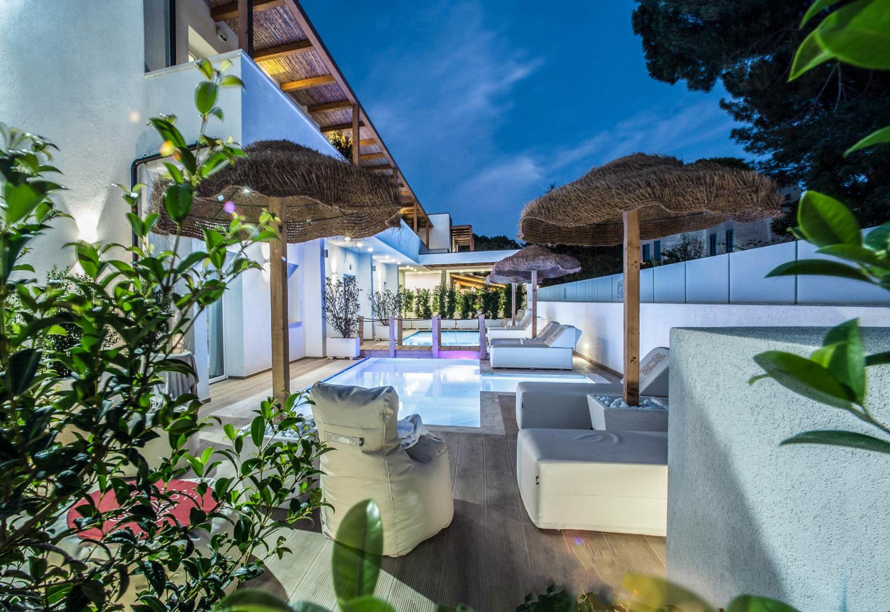 Deluxe Double or Twin Room with Pool Access - Photo 29