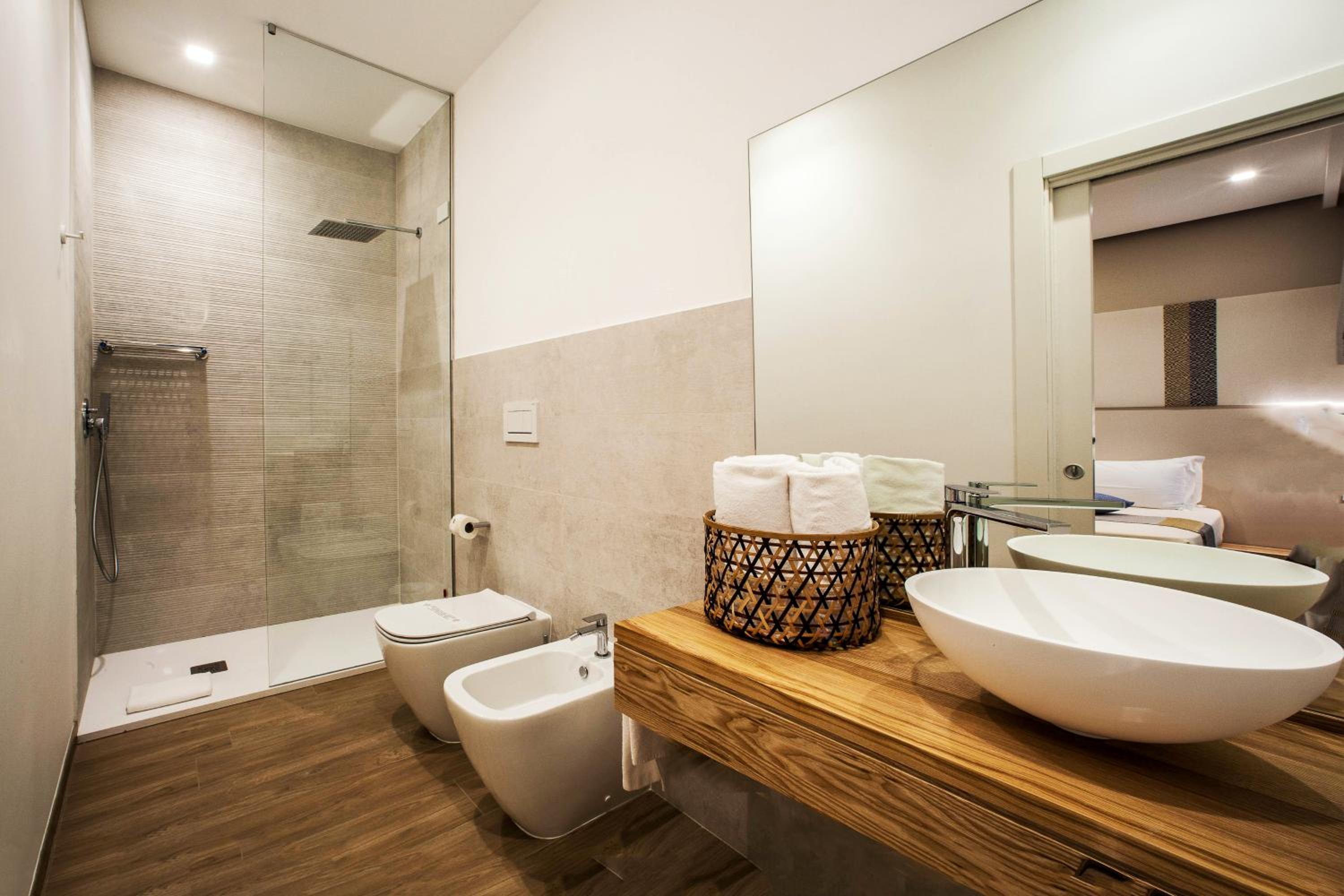 Deluxe Double or Twin Room with Pool Access - Photo 12