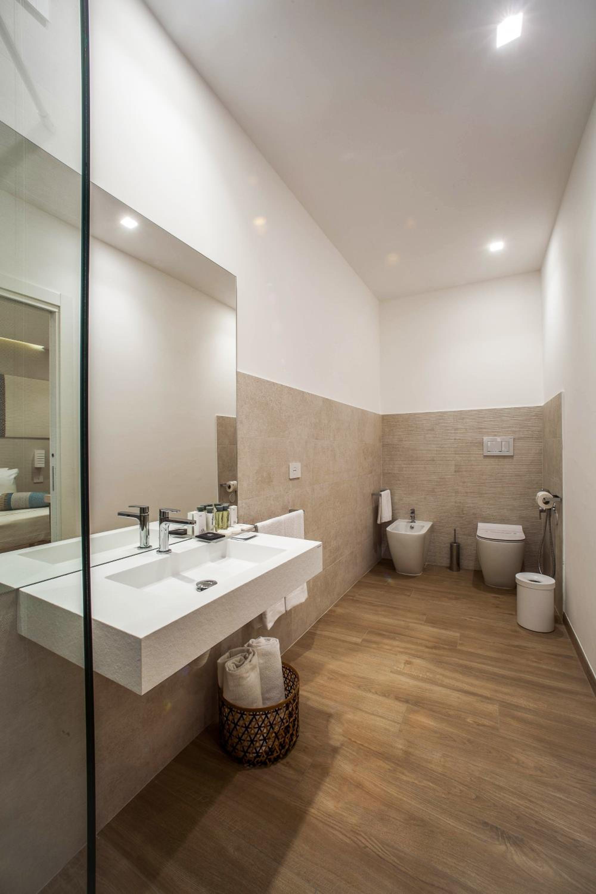Standard Double Or Twin Room - Photo 9