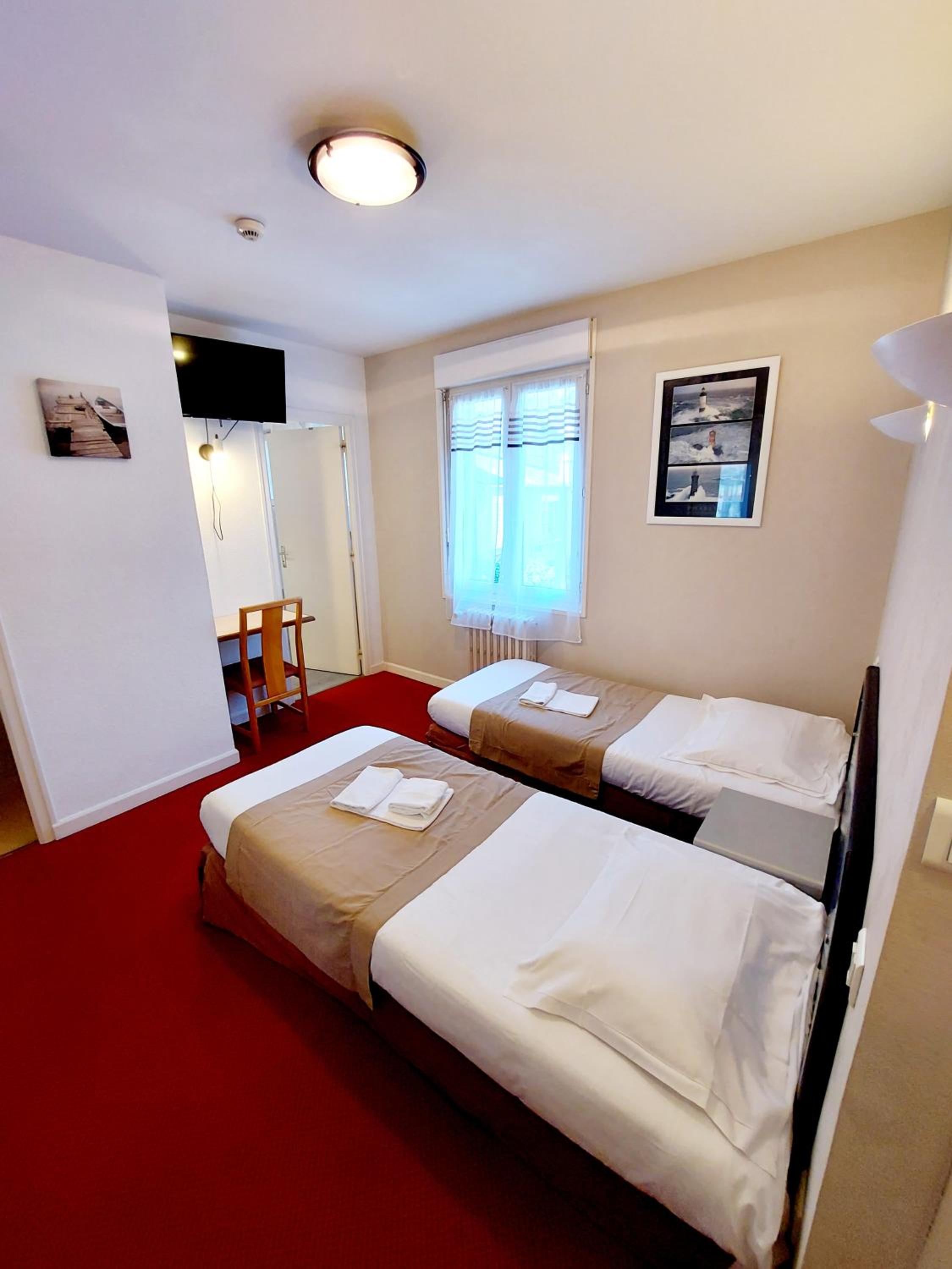 Twin Room - Photo 1